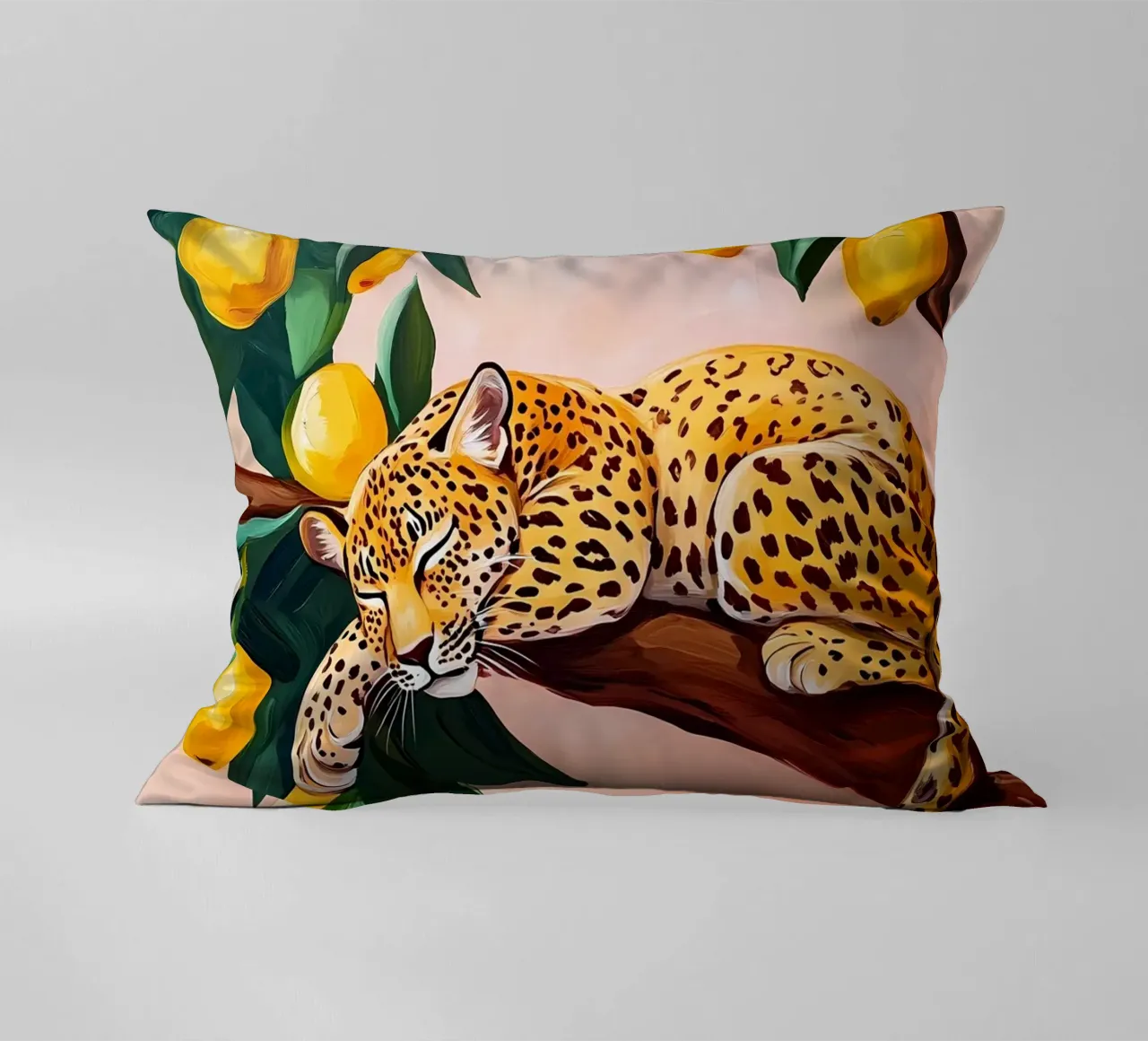 Leopardo addormentato su un albero di limoni cuscino da IamHomeStudio