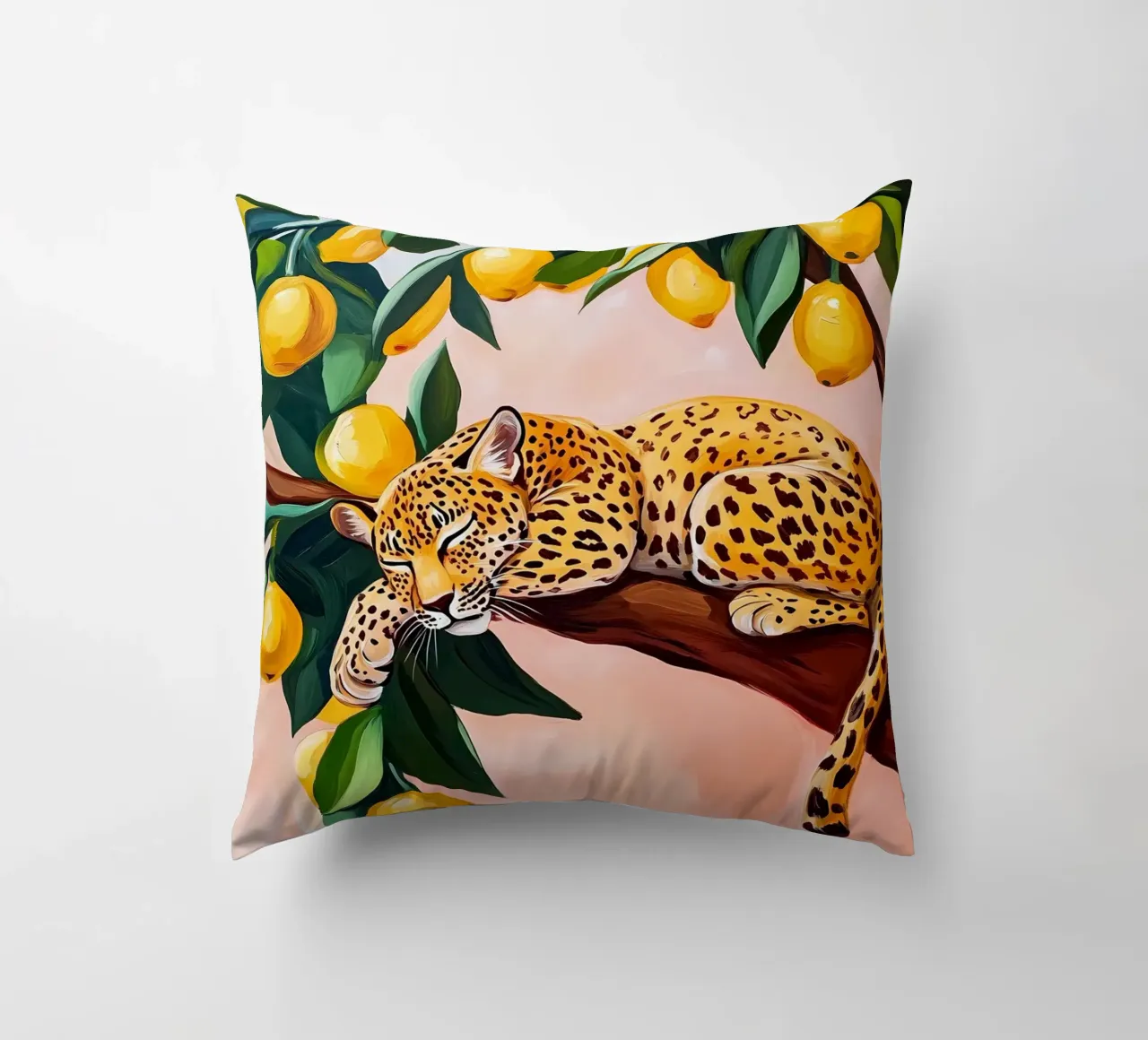 Leopardo addormentato su un albero di limoni cuscino da IamHomeStudio