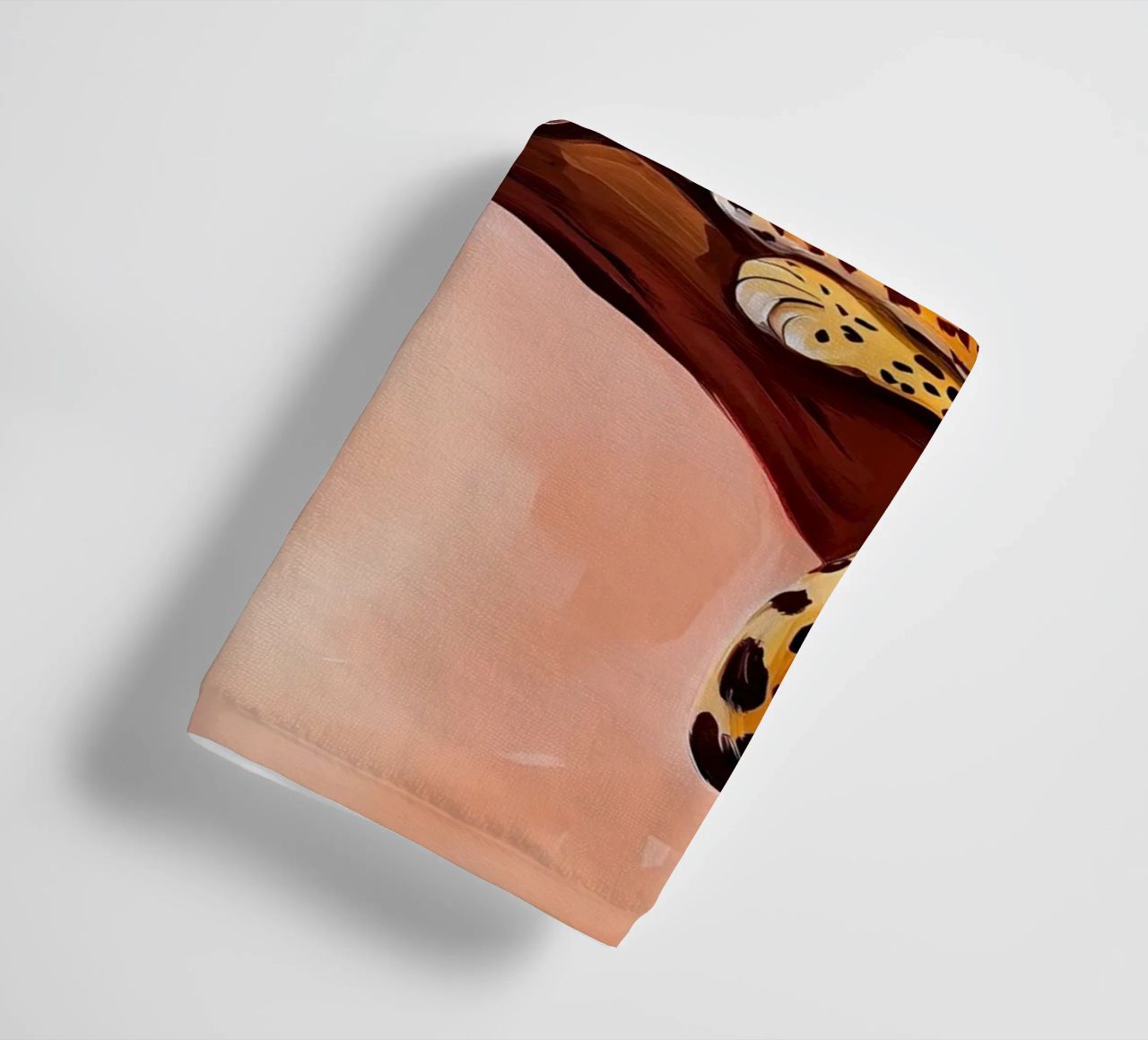 Schlafender Leopard auf Zitronenbaum Handtuch von Olga Wildrose