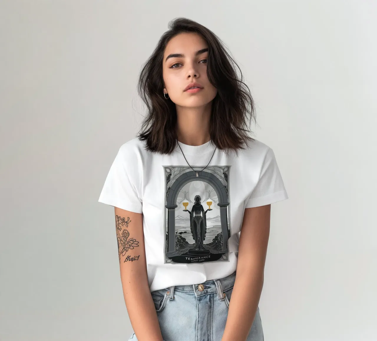 I Tarocchi della Temperanza - Simbolo della pace interiore t-shirt da Mystique & Muse