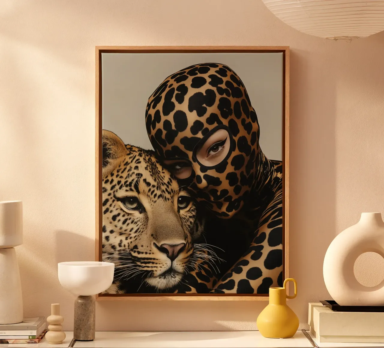 Vrouw met mode met luipaardprint canvas met Baklijst van Autofocus