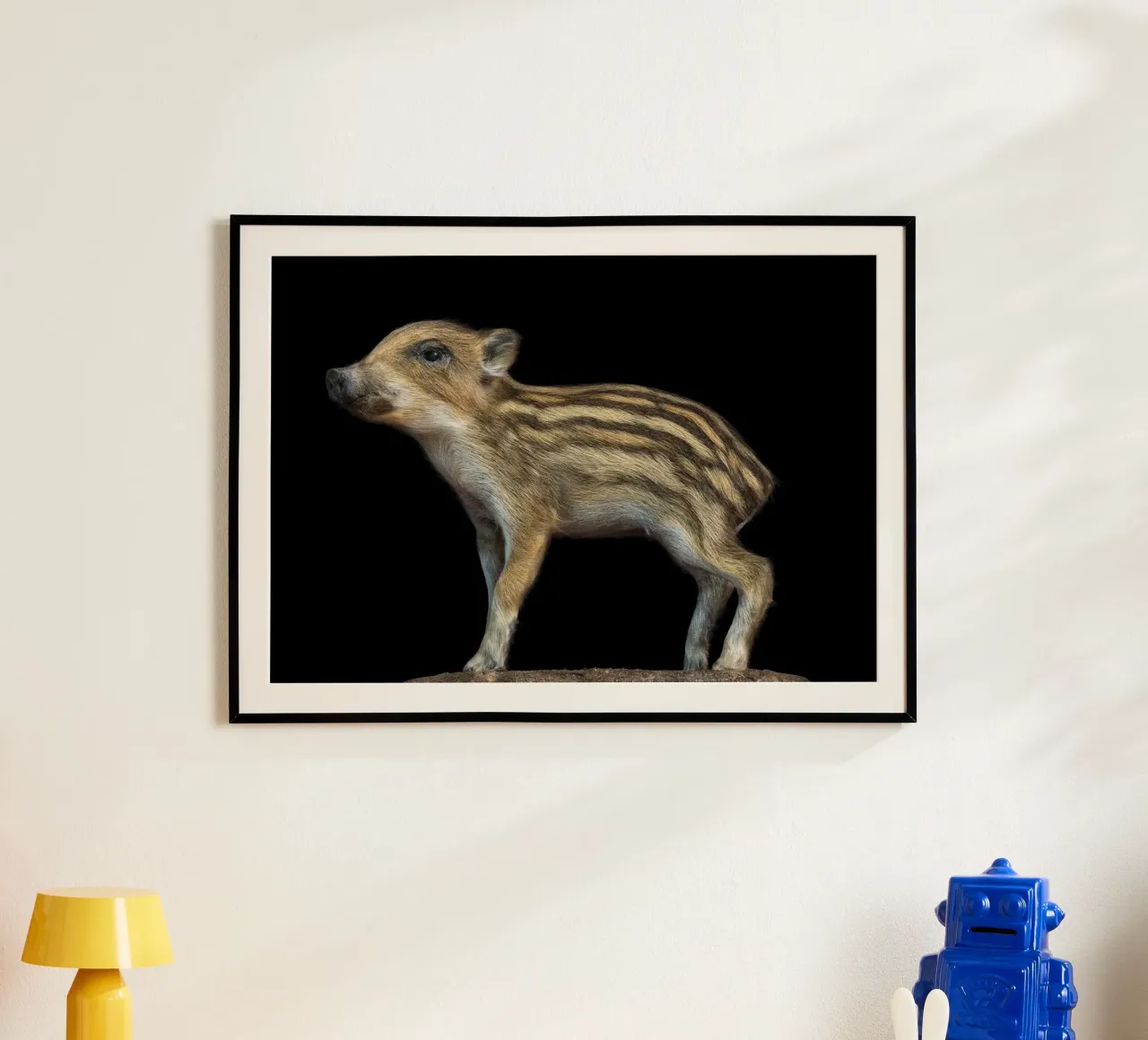 Klein wild varken poster met houten frame van Curious Collections by Marielle Leenders