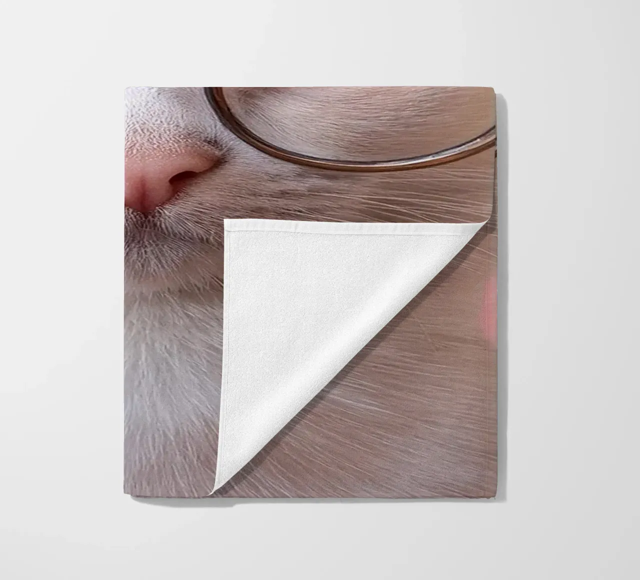 Adorabile gatto con occhiali e fascia per capelli - animale eccentrico telo mare da FlexiDesignsByK