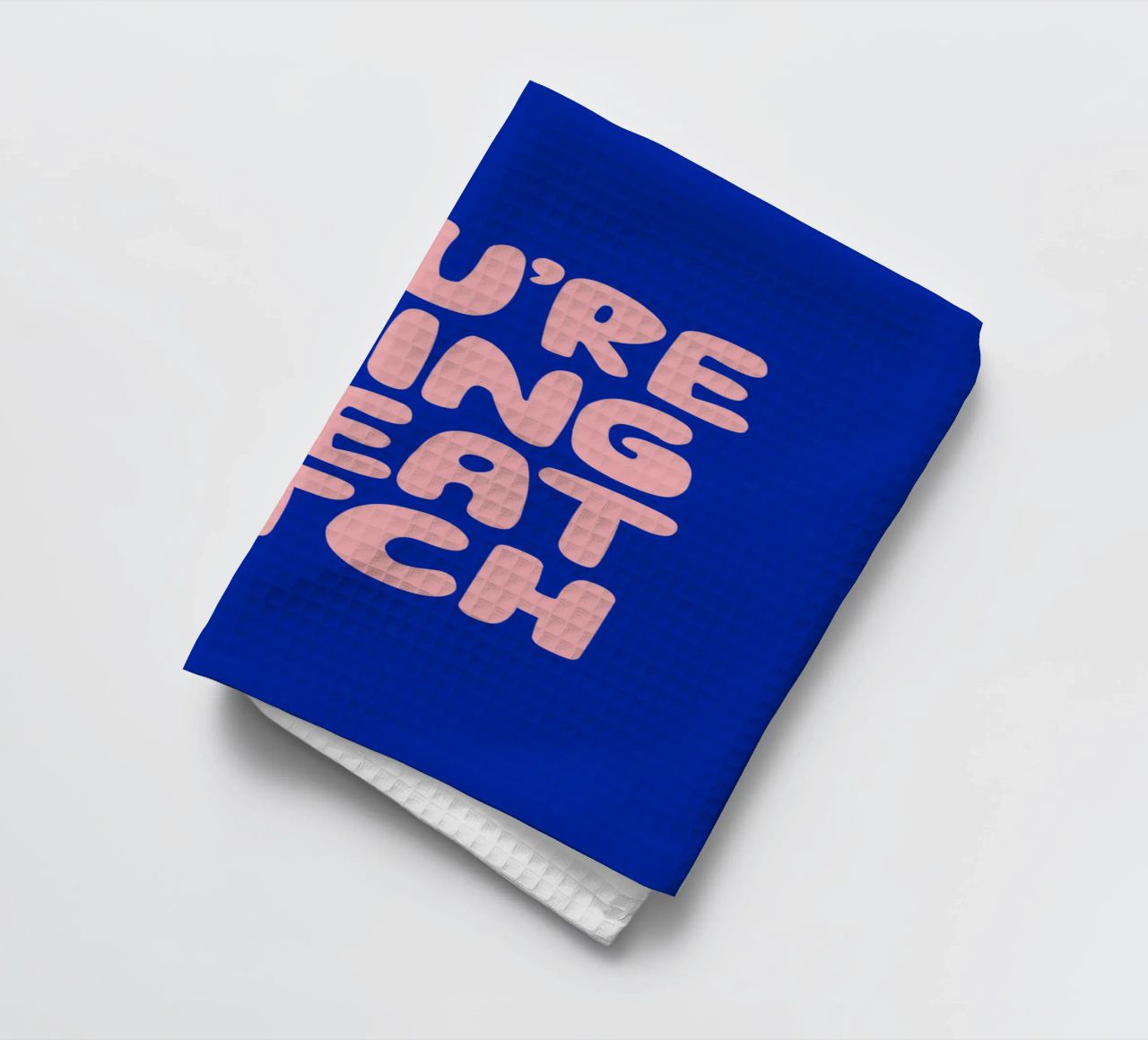 You're Doing Great Bitch Typografie Design en Bleu et PInk torchon de THE MOTIVATED TYPE