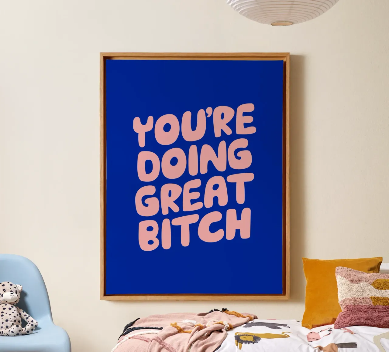 You're Doing Great Bitch Typografie Ontwerp in Blauw en PInk canvas met Baklijst van THE MOTIVATED TYPE