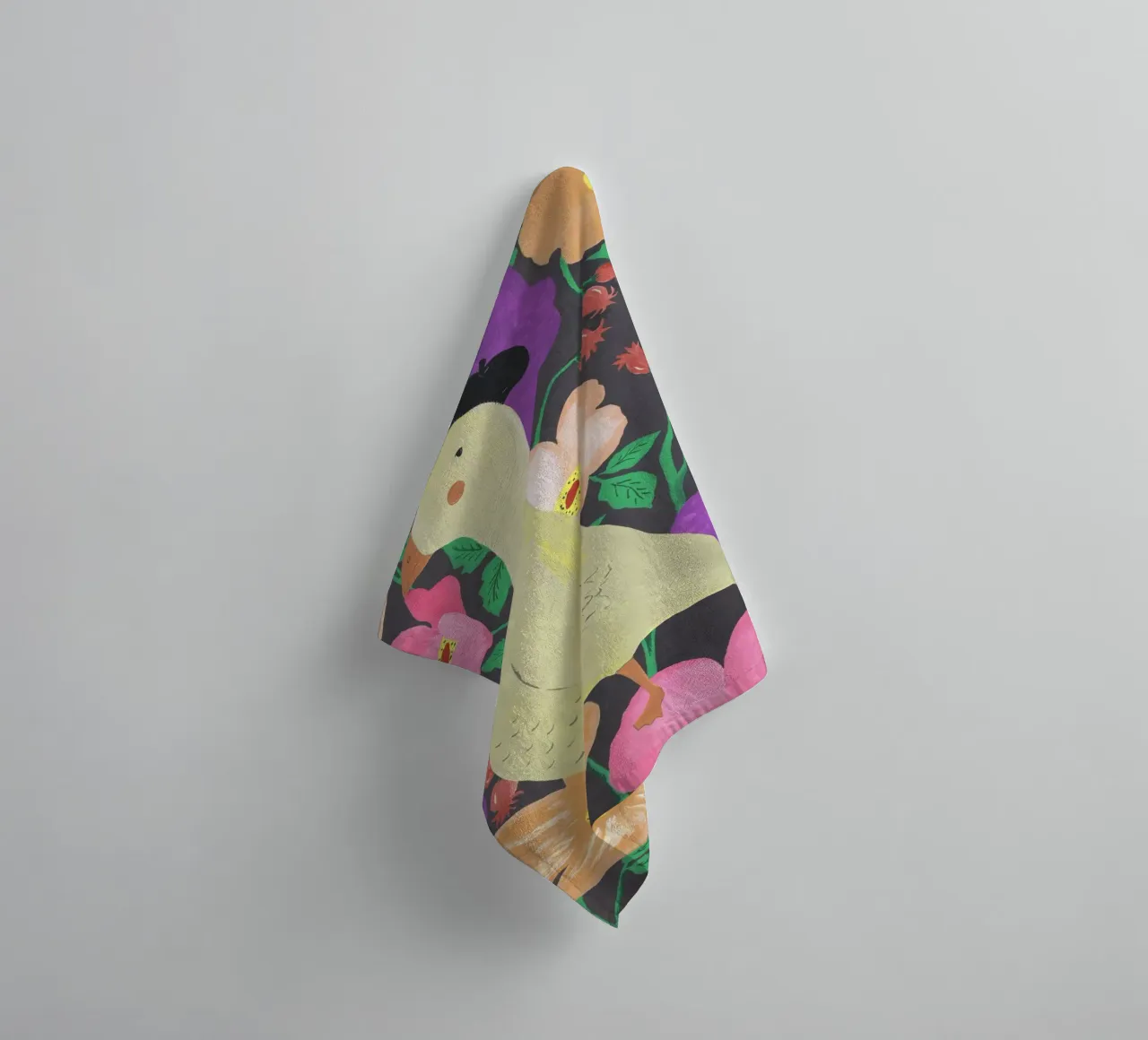 Ducks on Floral Background asciugamano da bagno da Atelier Mave