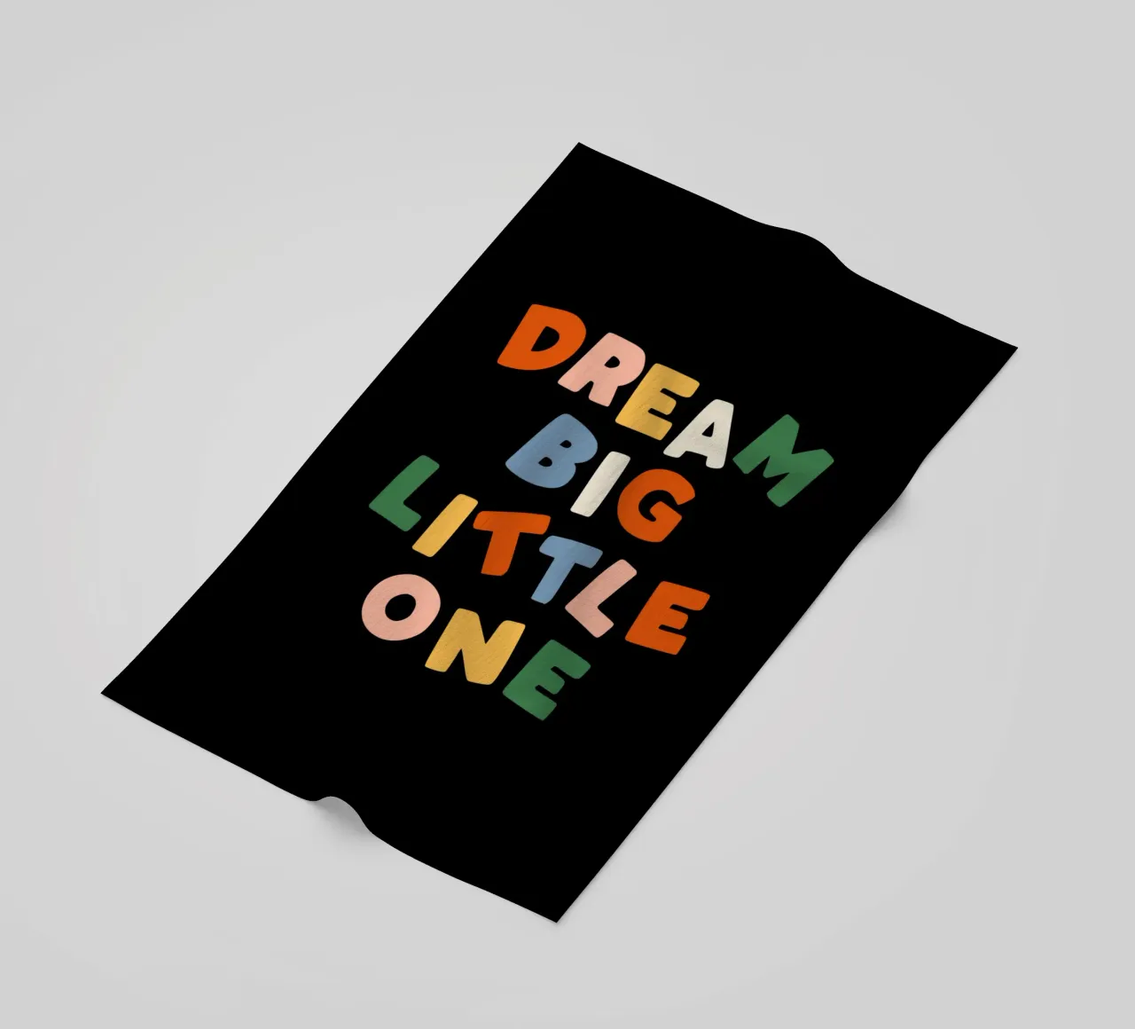 Dream Big Little One Design tipografico colorato telo mare da THE MOTIVATED TYPE