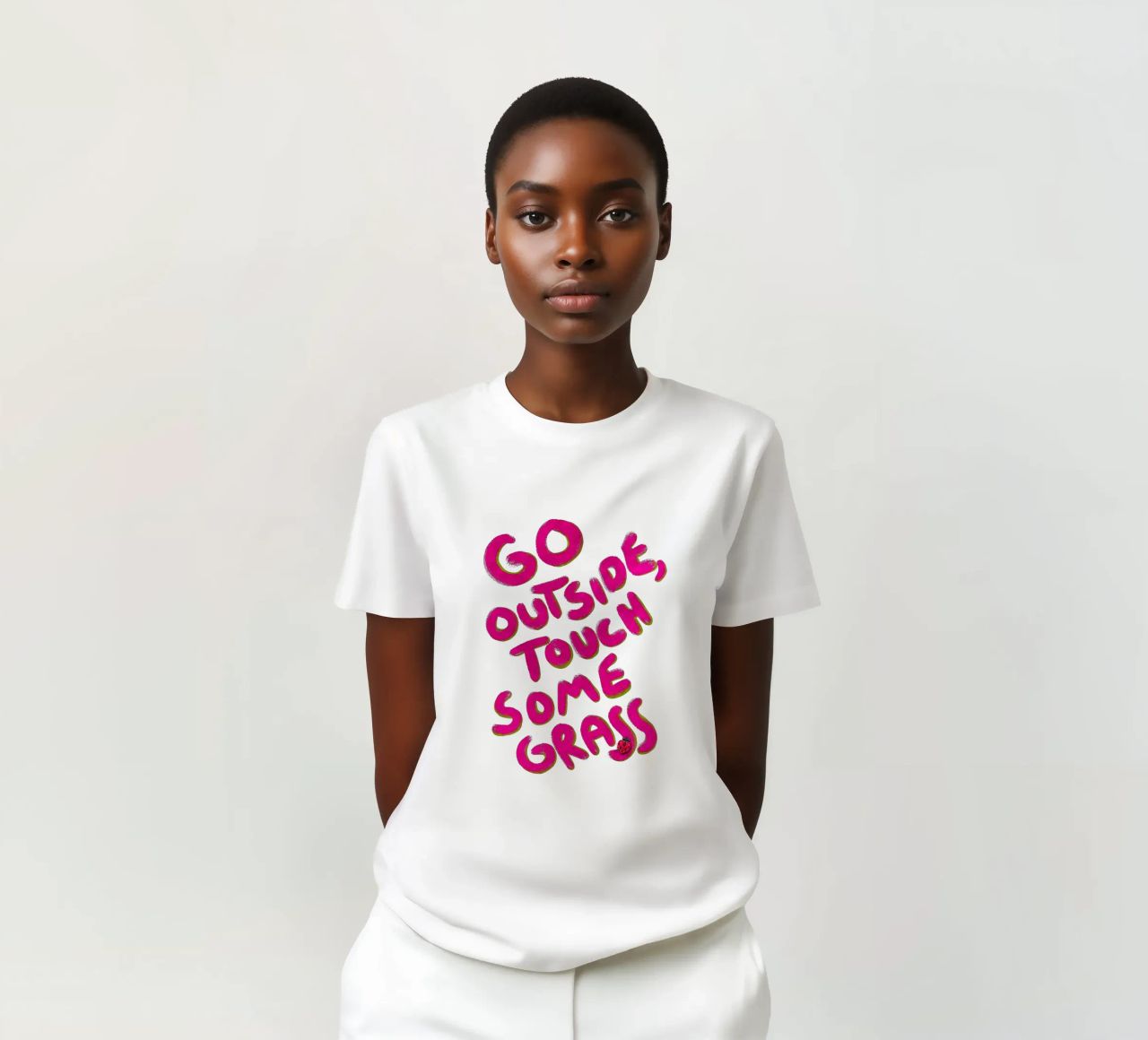 Go outside, touch some grass - handlettering t-shirt da Illustration Raissa Oltmanns
