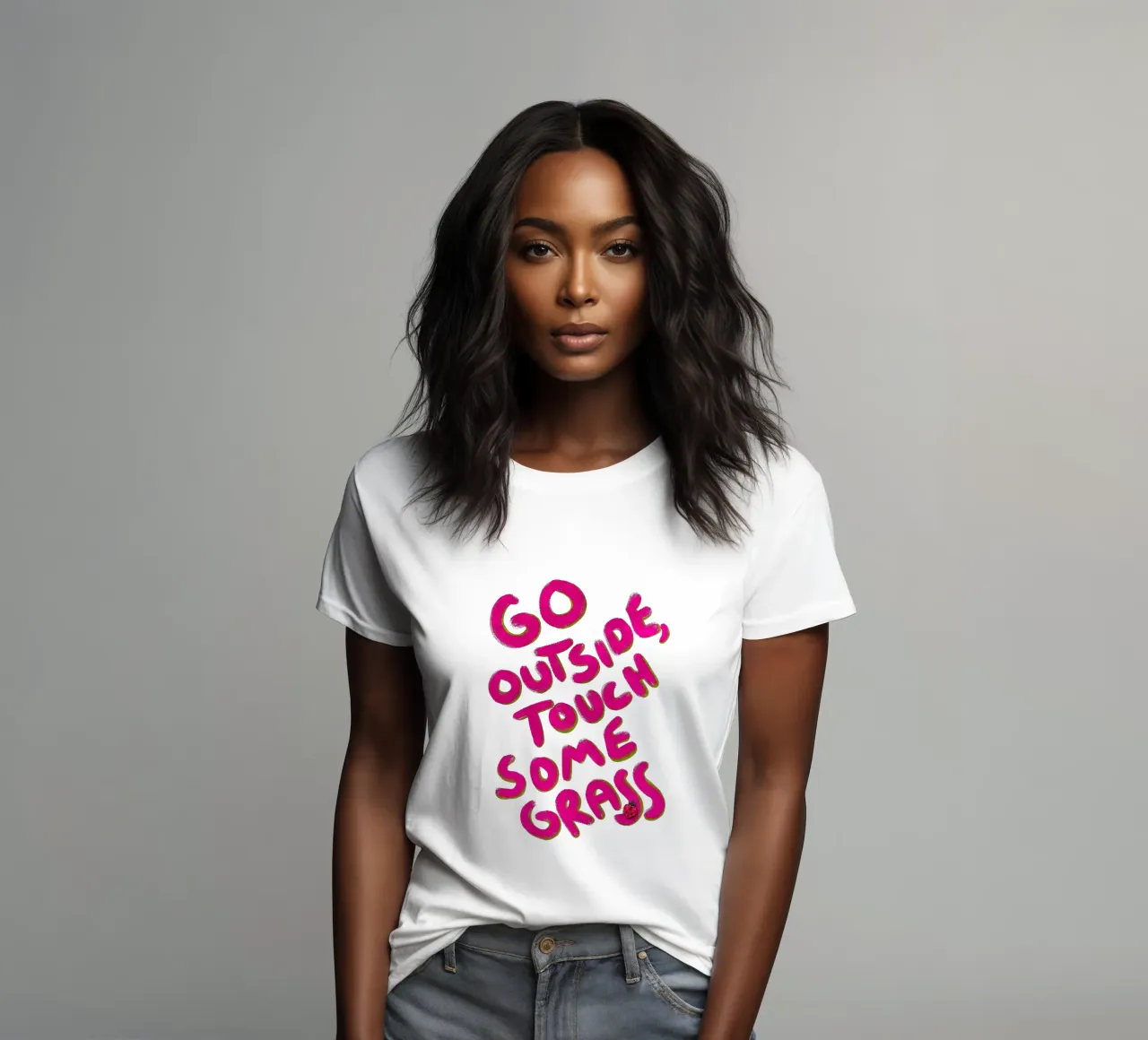 Go outside, touch some grass - handlettering t-shirt da donna da Illustration Raissa Oltmanns