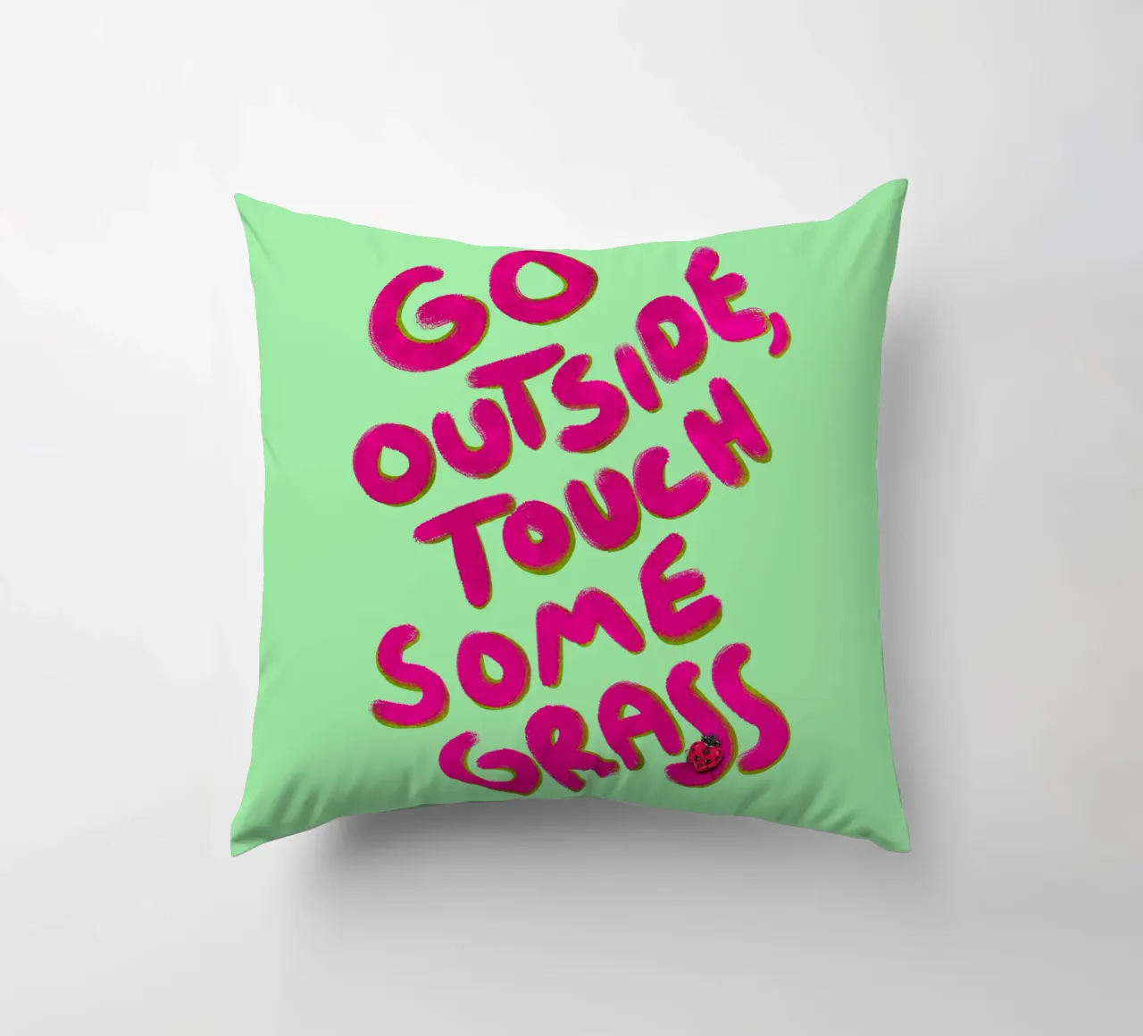Go outside, touch some grass - handlettering kussen van Illustration Raissa Oltmanns