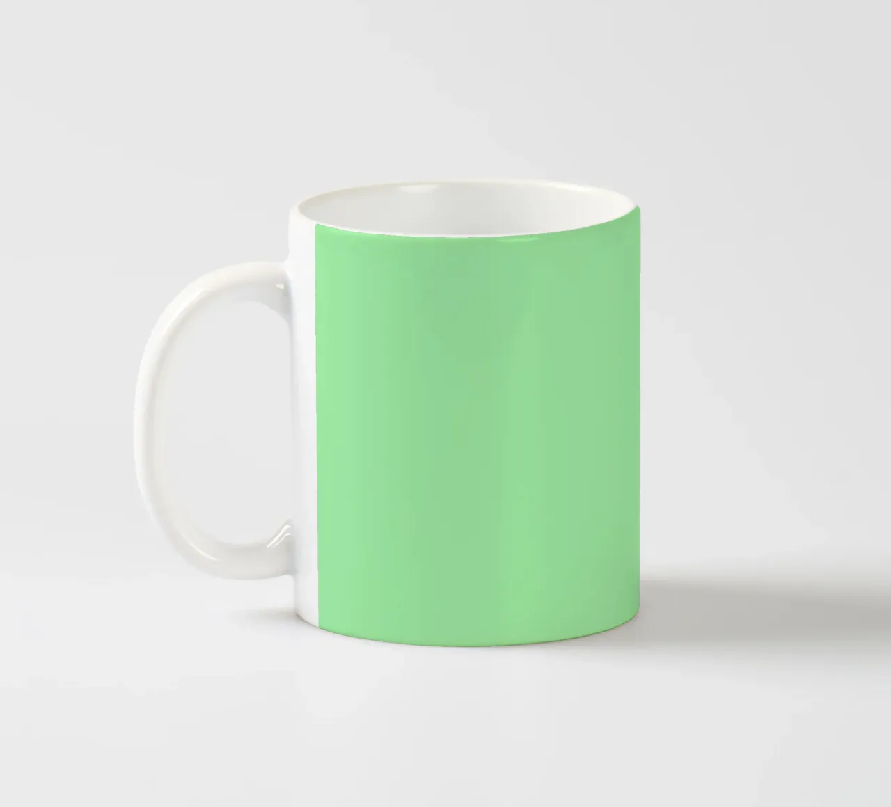 Go outside, touch some grass - handlettering Keramik Tasse von Illustration Raissa Oltmanns