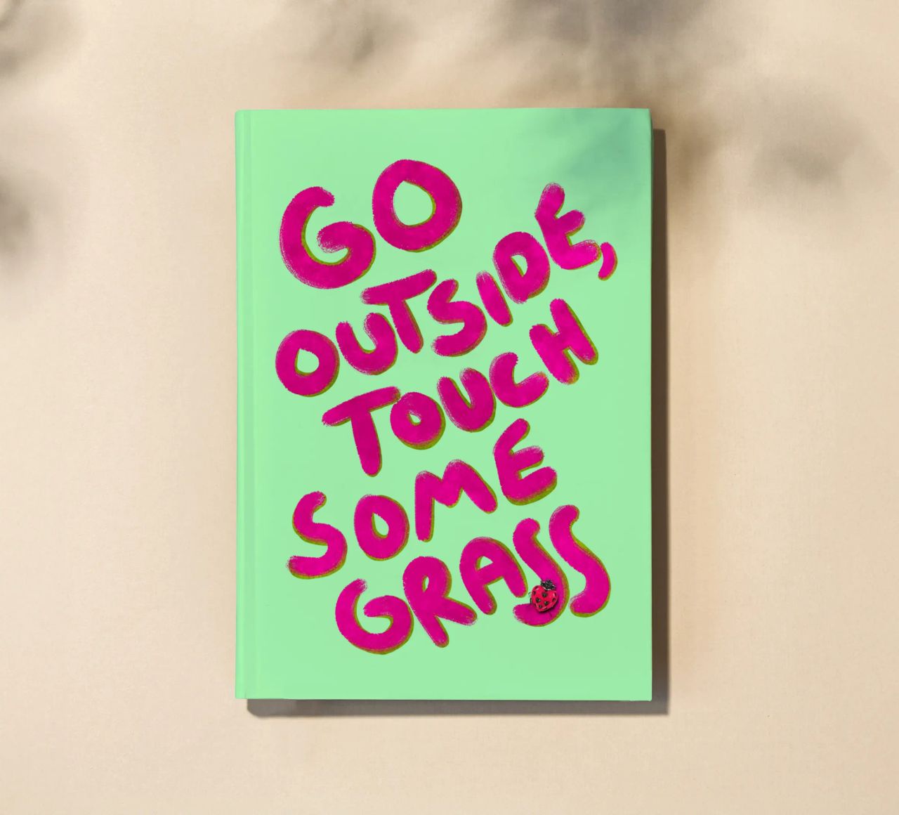 Go outside, touch some grass - handlettering diario da Illustration Raissa Oltmanns