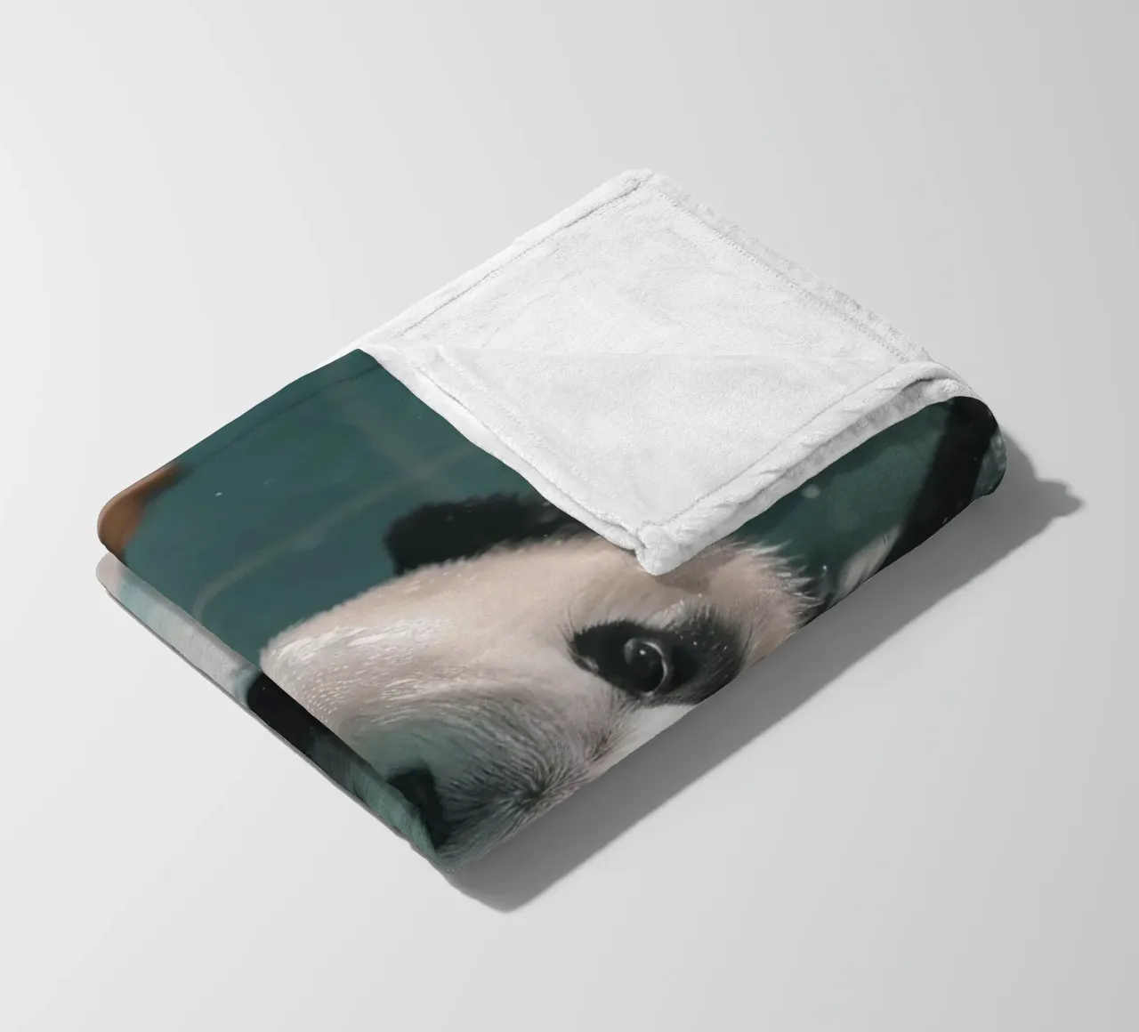 Panda in the foam bath coperta in pile da LisaArtes