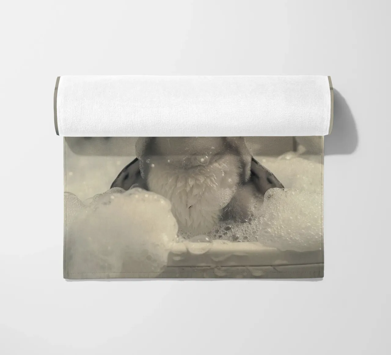 Penguin and soap bubbles telo mare da LisaArtes