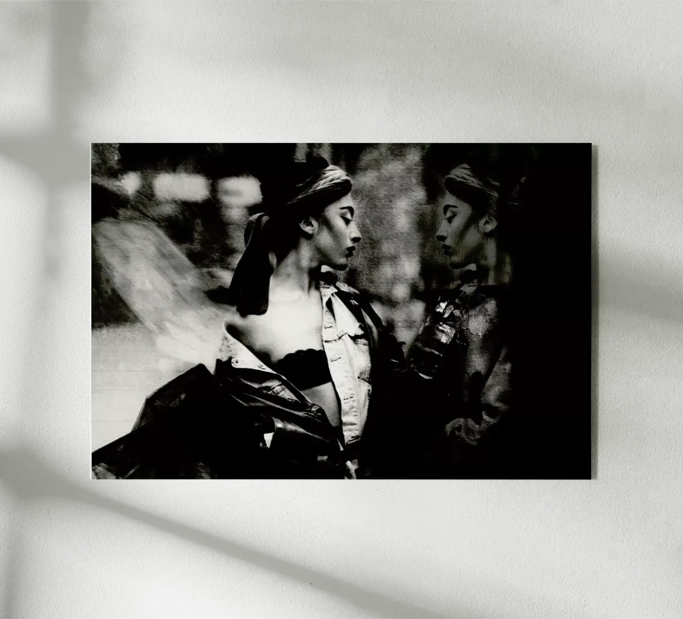 Critical plexiglass da Sophie Etchart