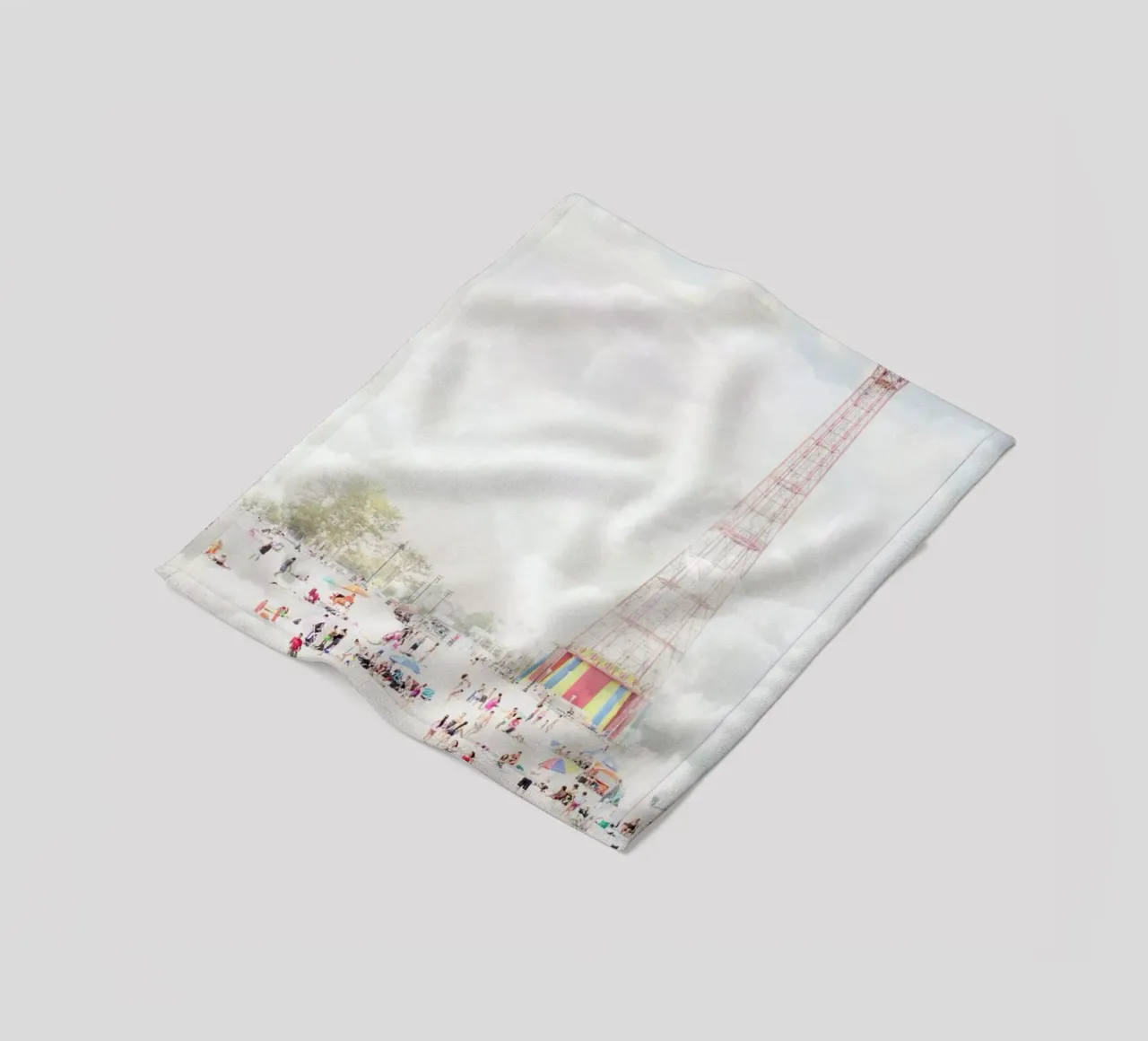 Brooklyn Eiffel Tower coperta in pile da Mina Teslaru