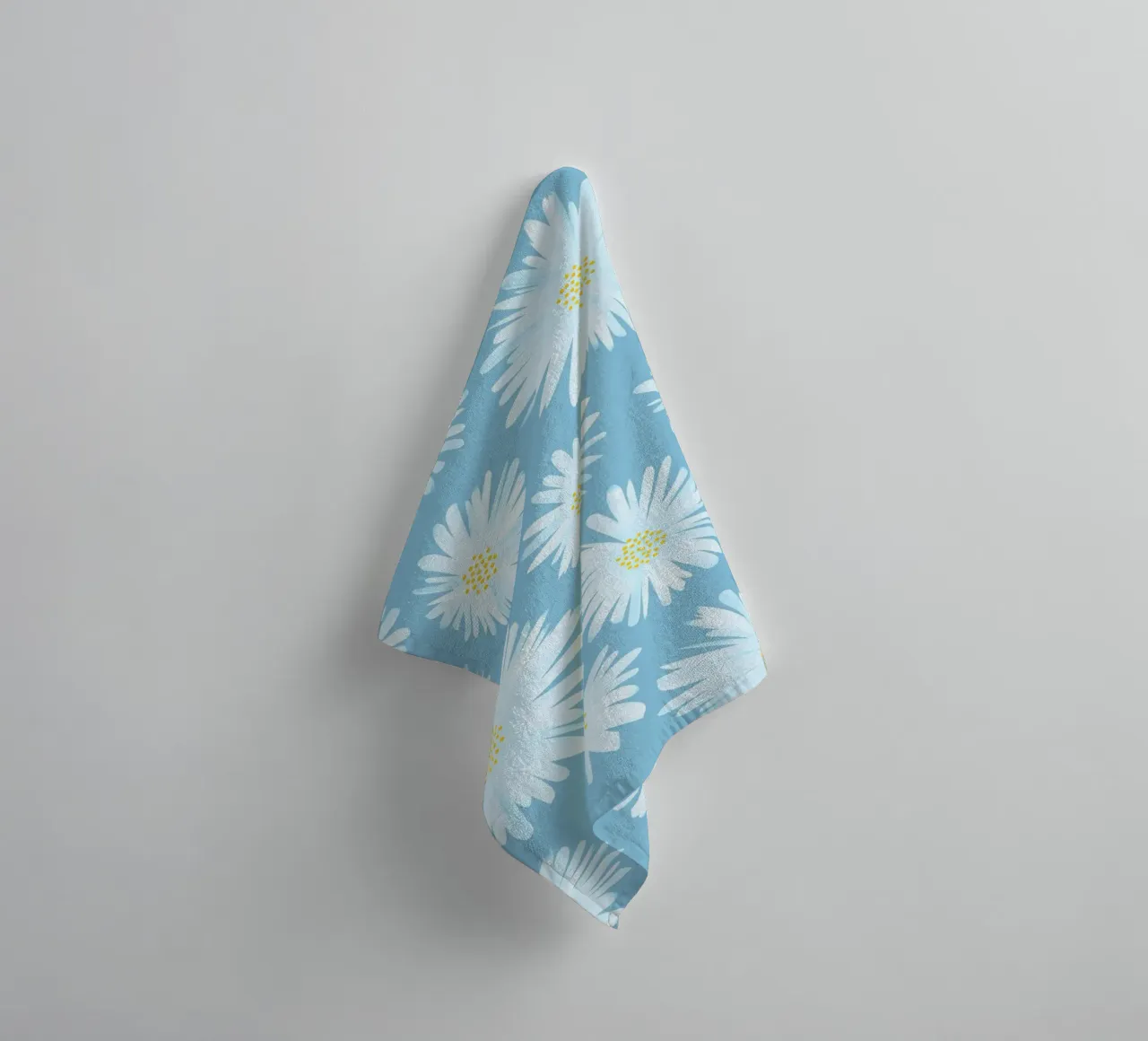 Kristian Gallagher - Margherite blu asciugamano da bagno da The Artcircle