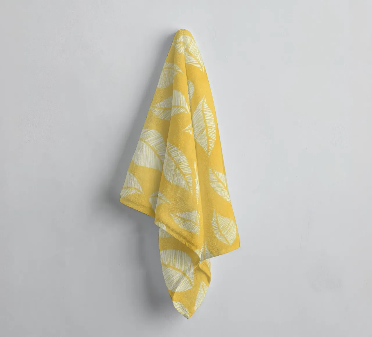 Kristian Gallagher - Feuille imprimée jaune serviette de bain de The Artcircle