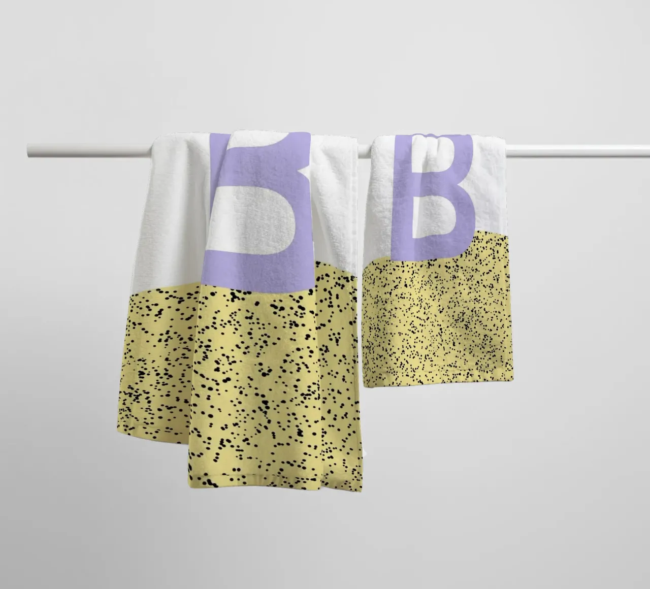 B badhanddoek van Studio ROSAGRAU