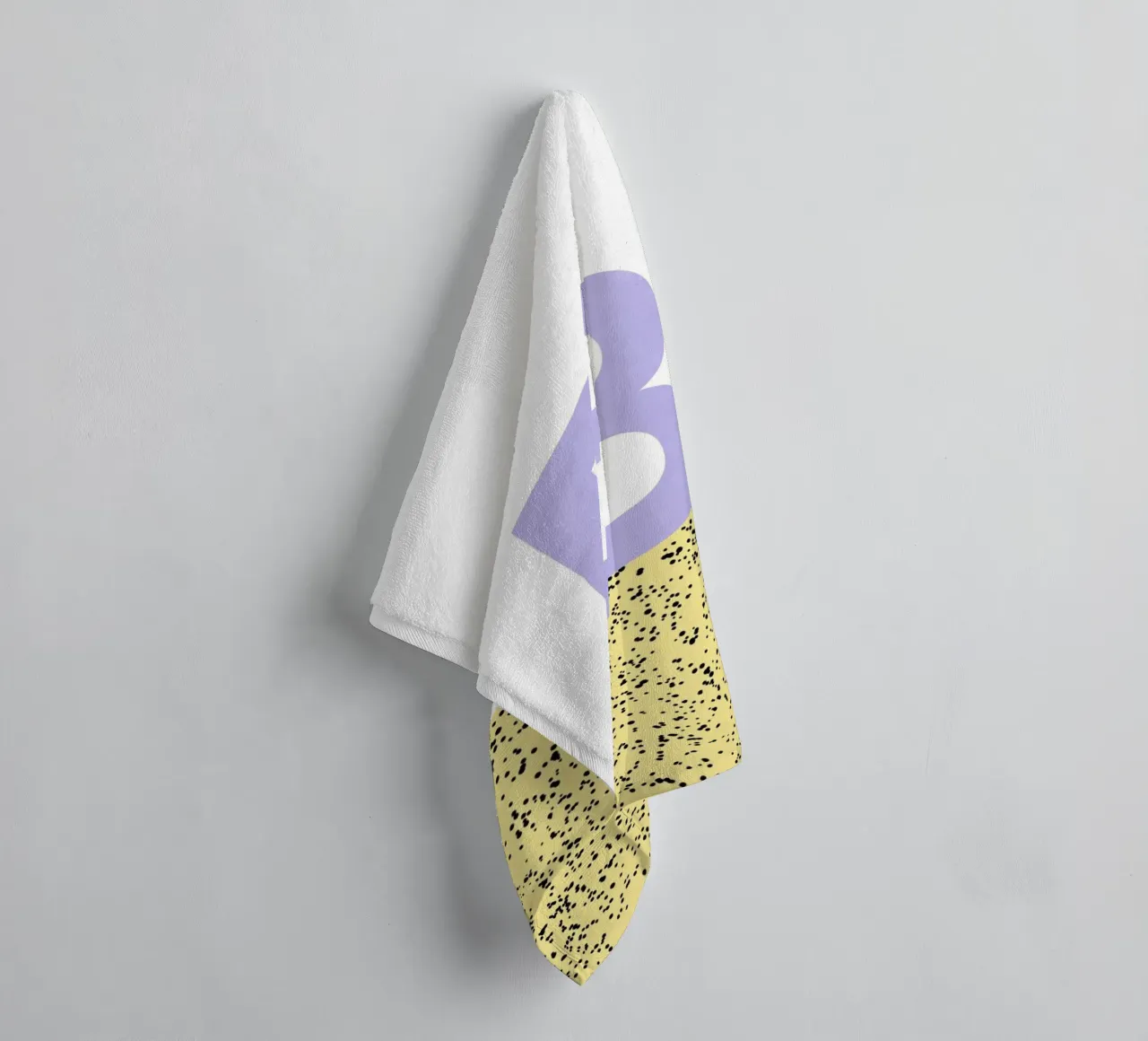 B badhanddoek van Studio ROSAGRAU