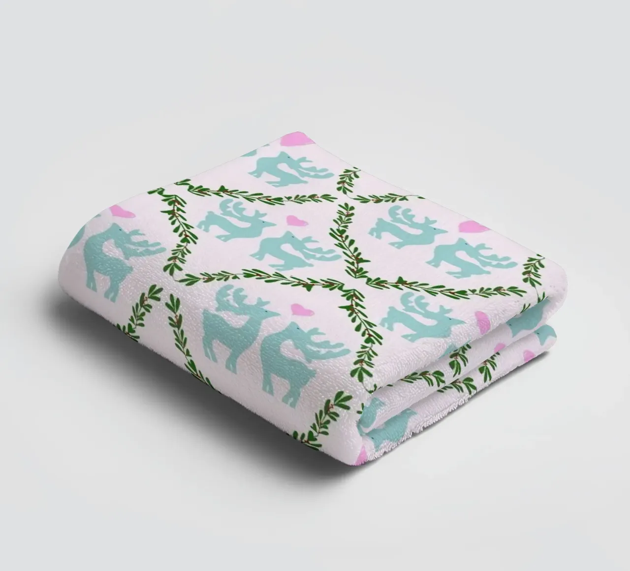 HirschgeWeihnachten hell towel by Miris bunte Modewelt