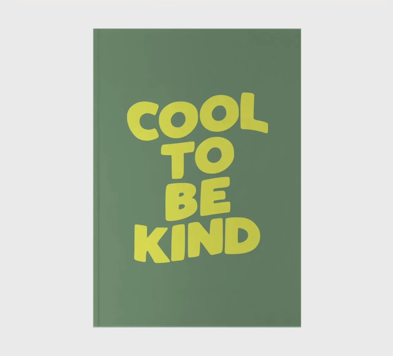 Cool to Be Kind Typografie Design en vert et jaune carnet de notes de THE MOTIVATED TYPE