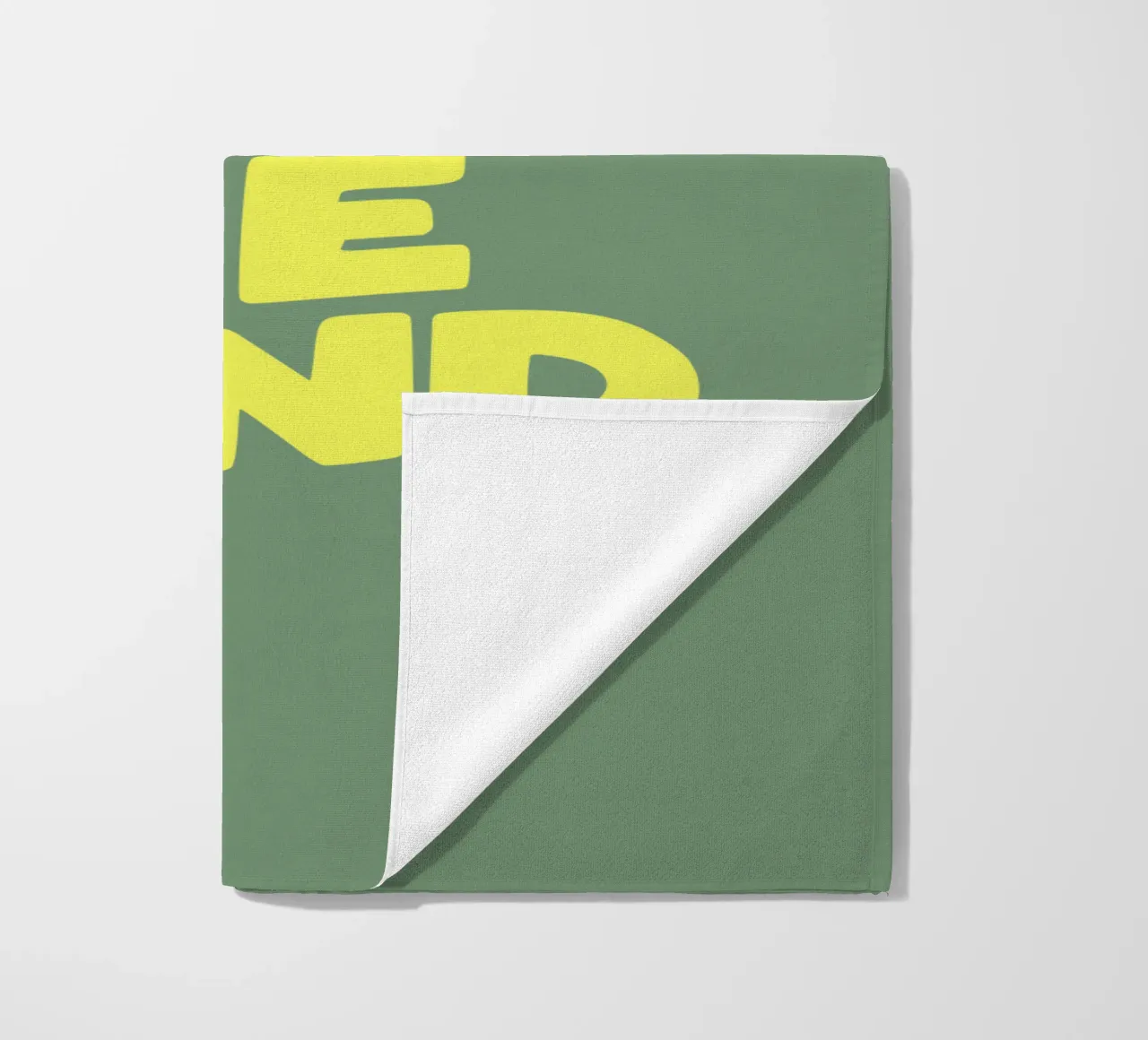 Cool to Be Kind Typografie Design in verde e giallo telo mare da THE MOTIVATED TYPE