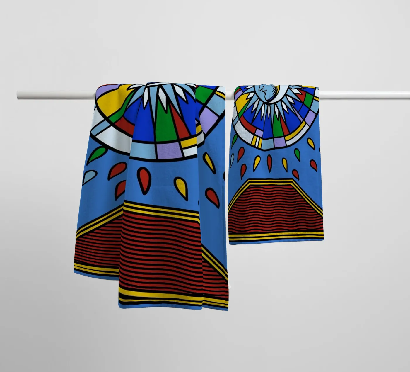 Violent Moon Handtuch von Charlie's Heart