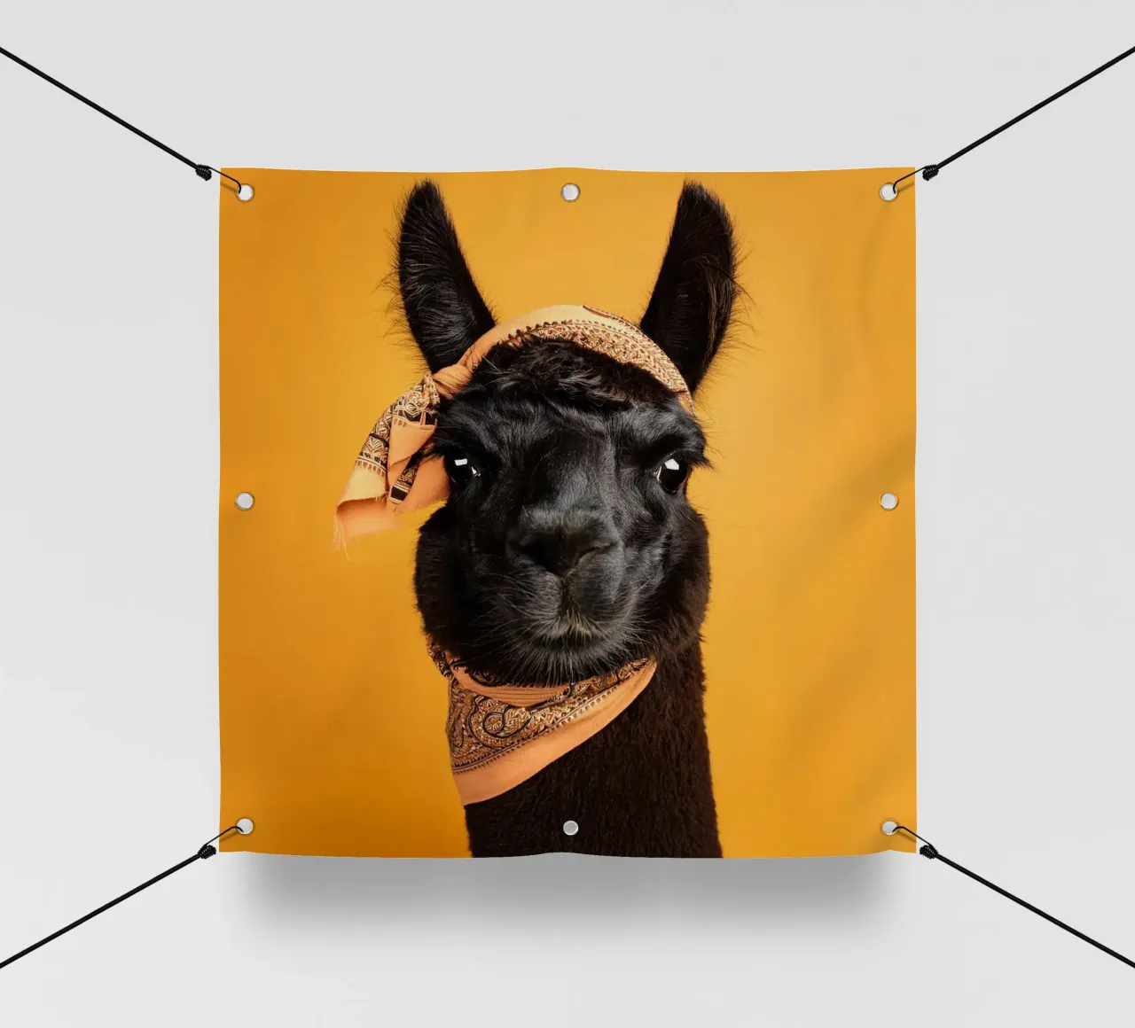 Lama noir stylé avec bandana sur fond jaune vif bâche pvc de FlexiDesignsByK