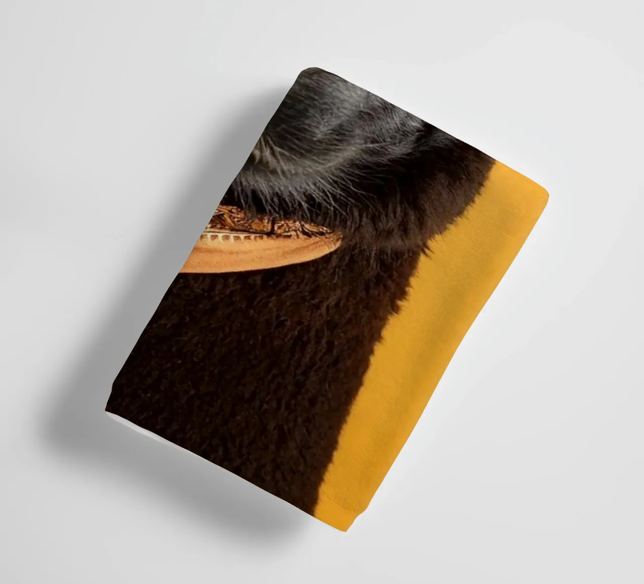 Lama noir stylé avec bandana sur fond jaune vif serviette de bain de FlexiDesignsByK