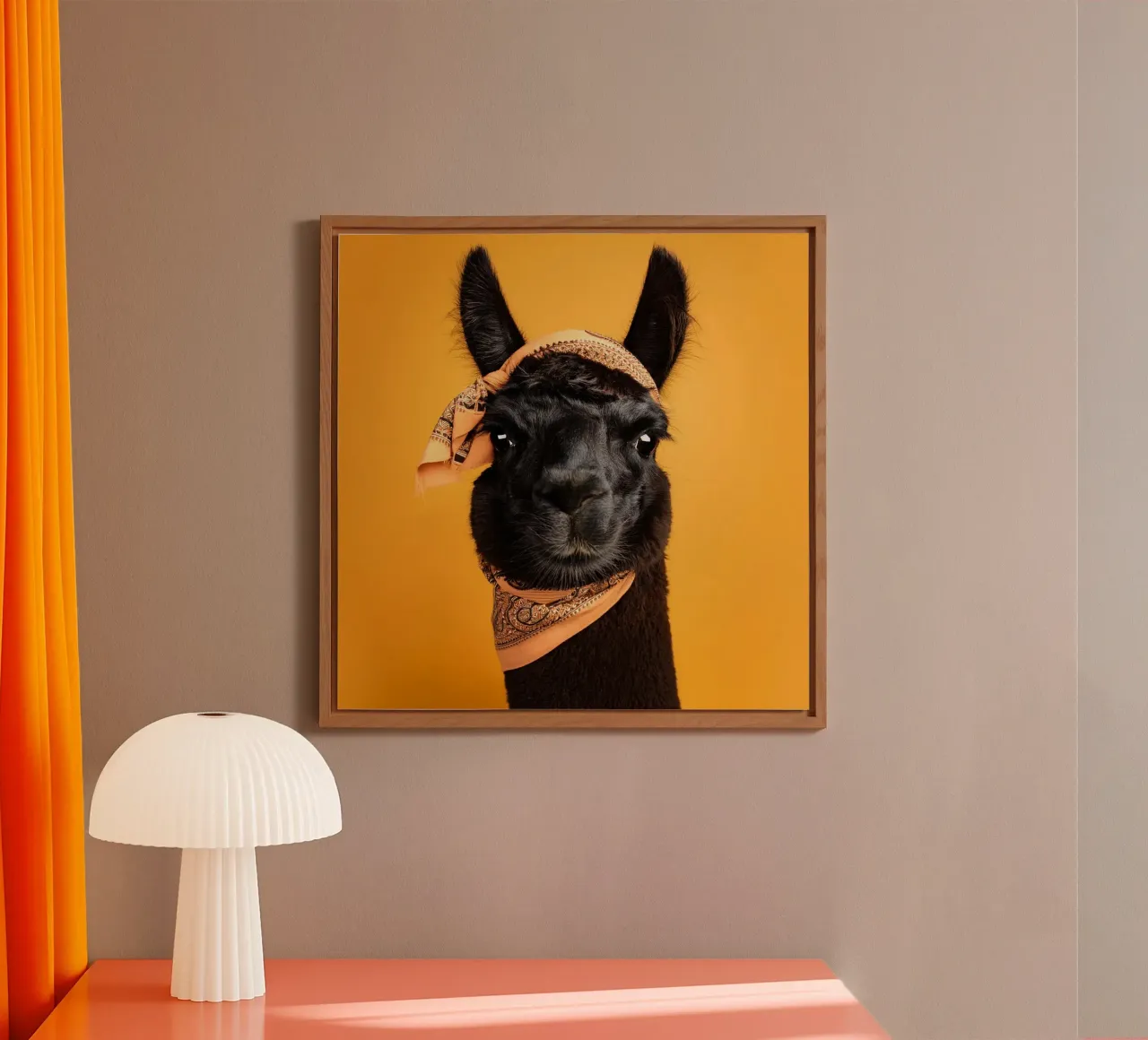 Lama noir stylé avec bandana sur fond jaune vif alu dibond de FlexiDesignsByK
