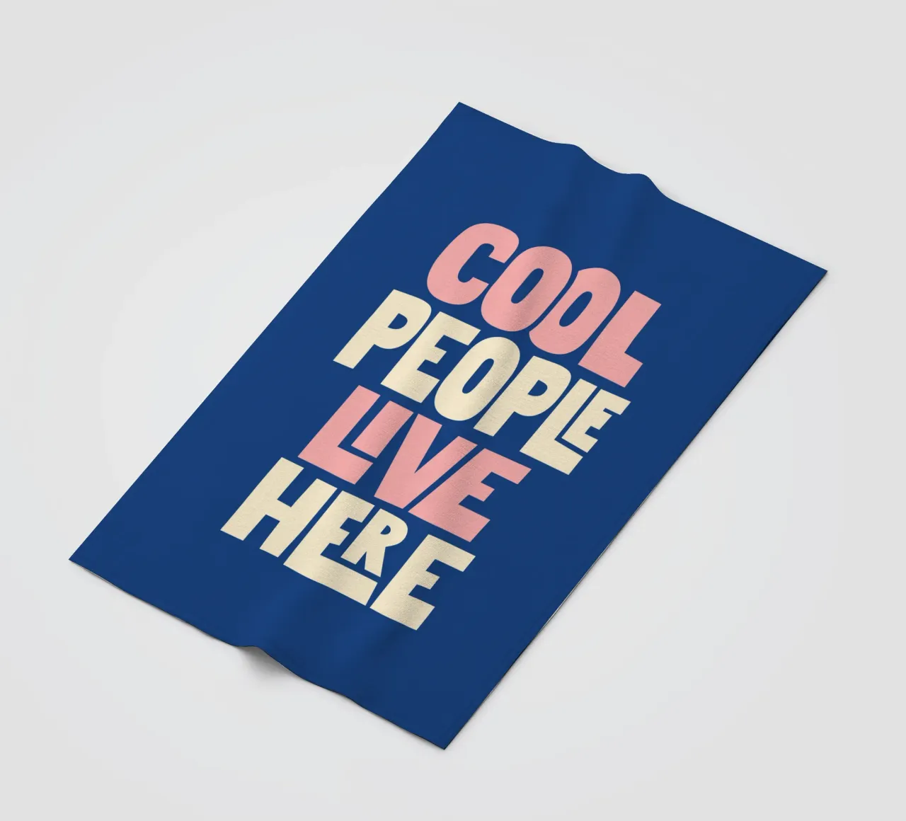 Cool People Live Here Design tipografico in blu e rosa coperta in pile da THE MOTIVATED TYPE