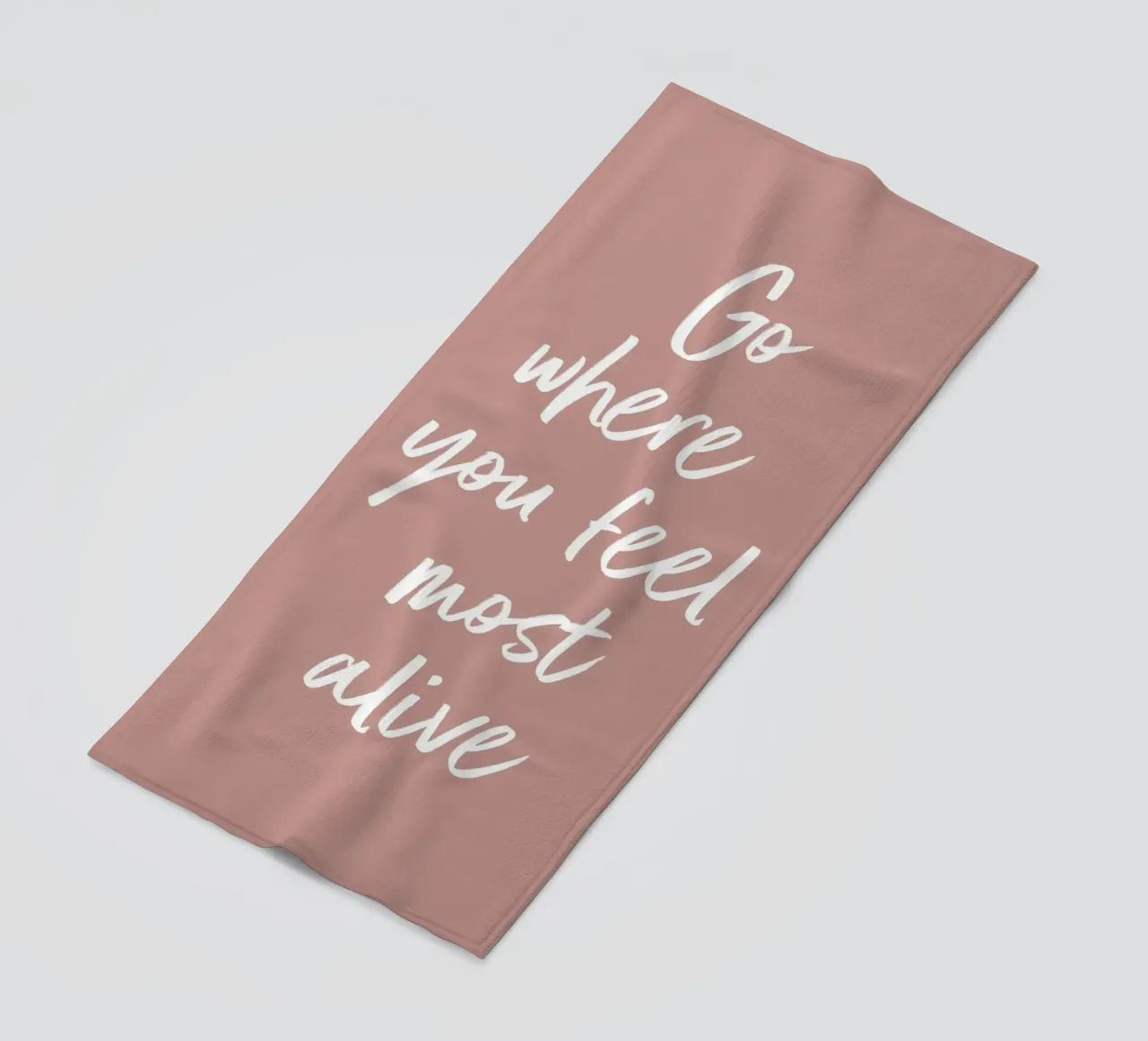 Inspirierender Spruch - Allez là où vous vous sentez le plus vivant serviette de plage de Whole©