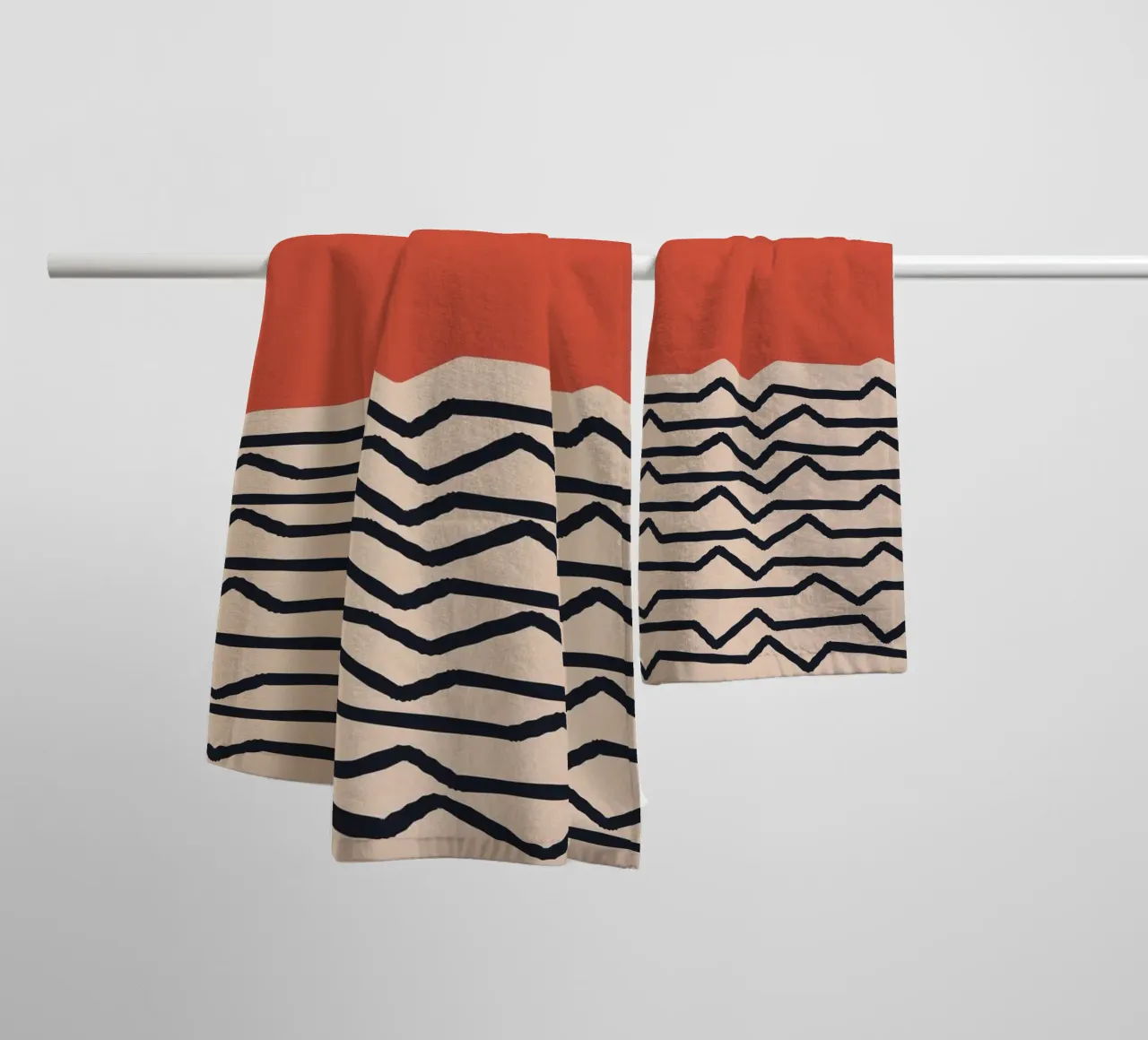 Modern Minimaal Kunstontwerp - Rode & Oranje Geometrie badhanddoek van Whole©