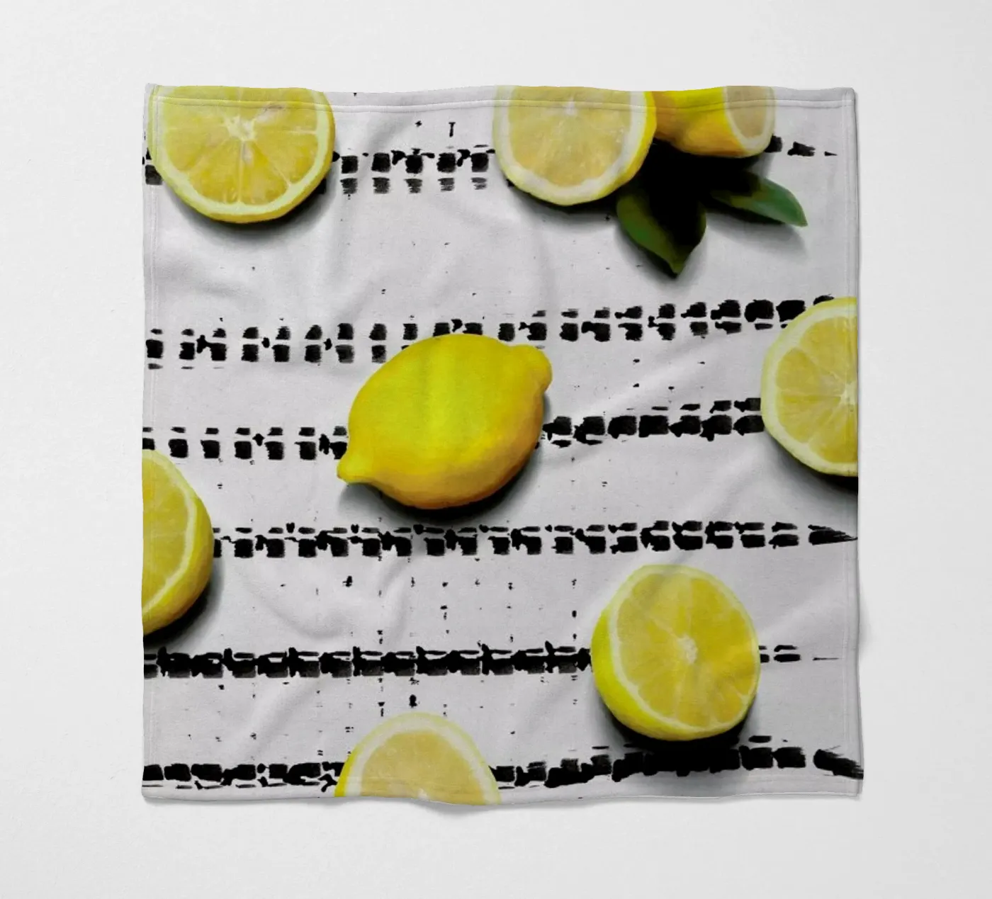 Fruit 4 Fleecedecke von STUDIO LEEMO