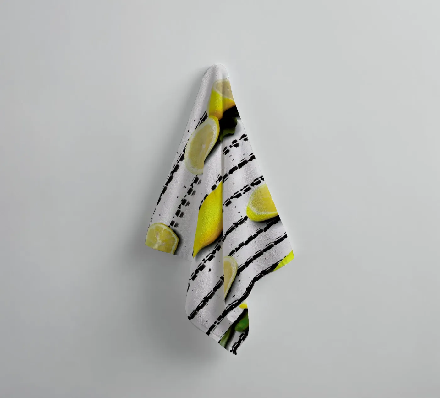 Fruit 4 badhanddoek van STUDIO LEEMO