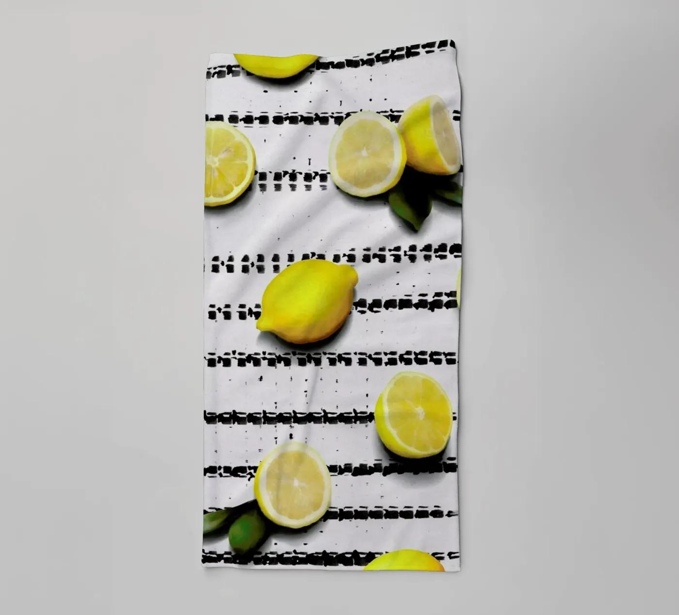 Fruit 4 badhanddoek van STUDIO LEEMO