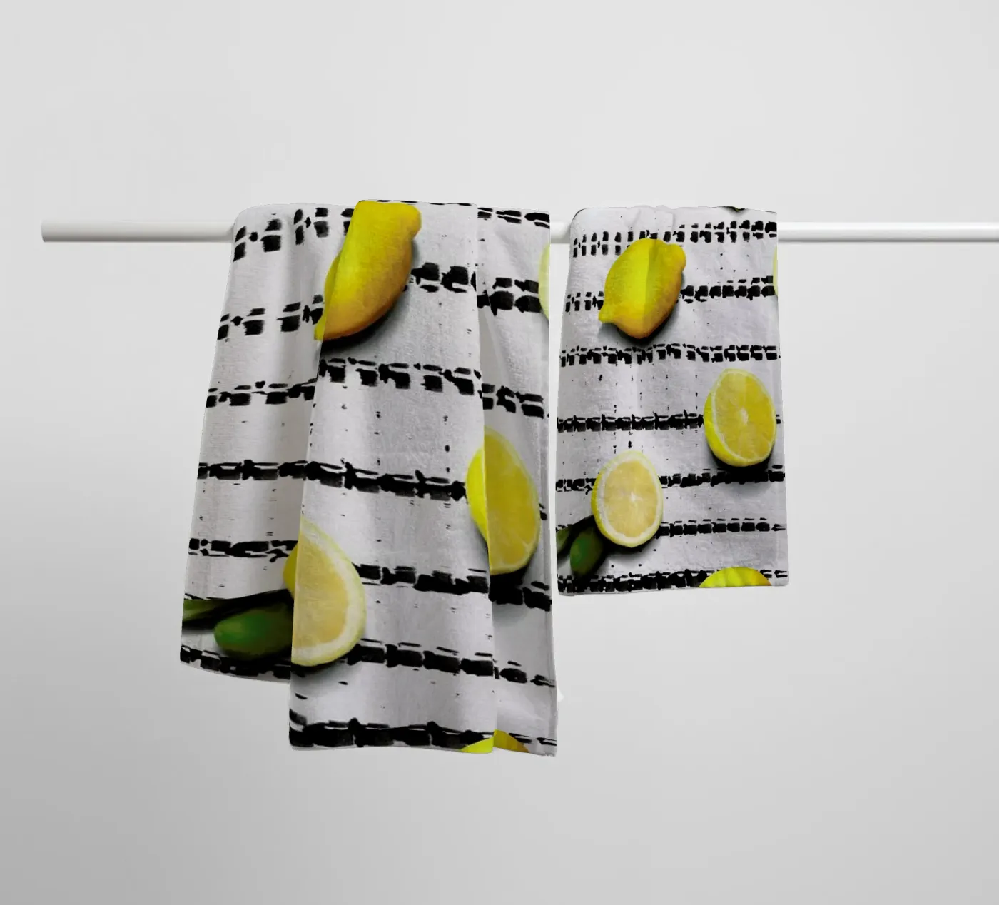 Fruit 4 badhanddoek van STUDIO LEEMO