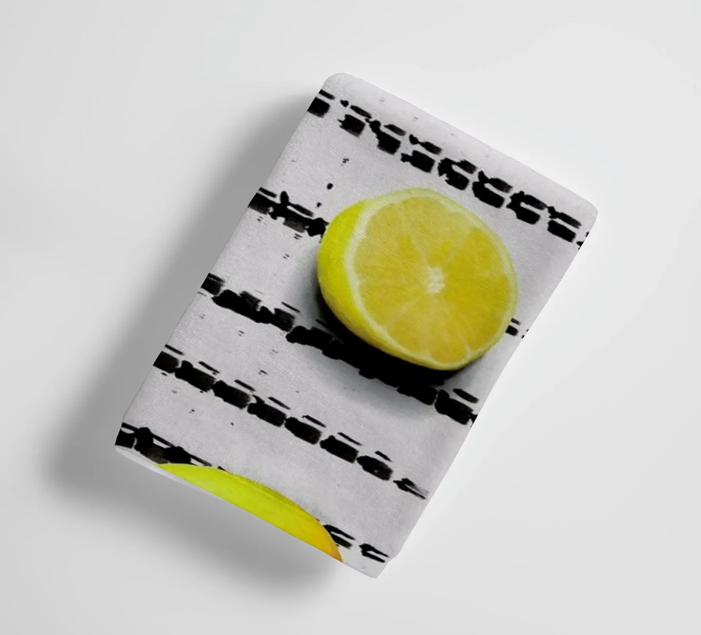 Fruit 4 badhanddoek van STUDIO LEEMO