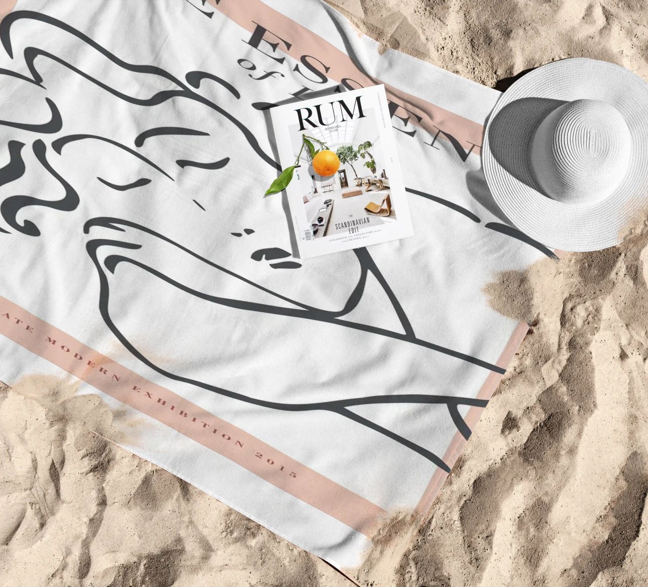 The Essence of Line – Anmut in minimalistischen Linien Strandtuch von Whole©