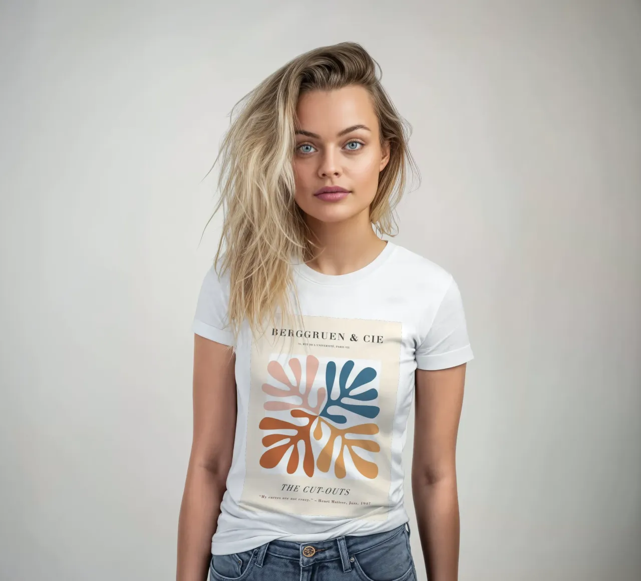 The Cut-Outs - Abstract, botanisch geïnspireerd ontwerp dames t-shirt getailleerd van Whole©