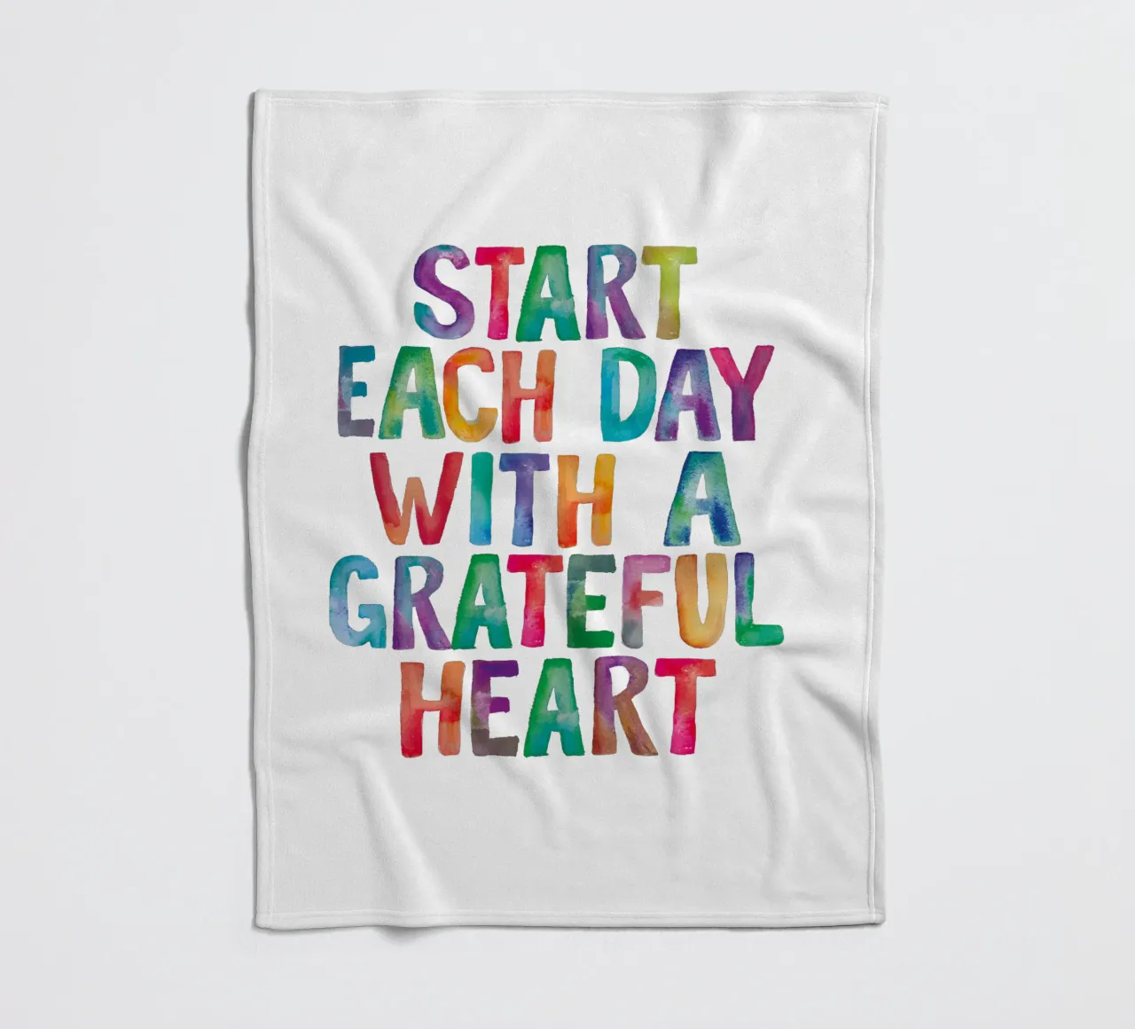 Start Each Day With a Grateful Heart Regenbogen Typografie fleece blanket by THE MOTIVATED TYPE
