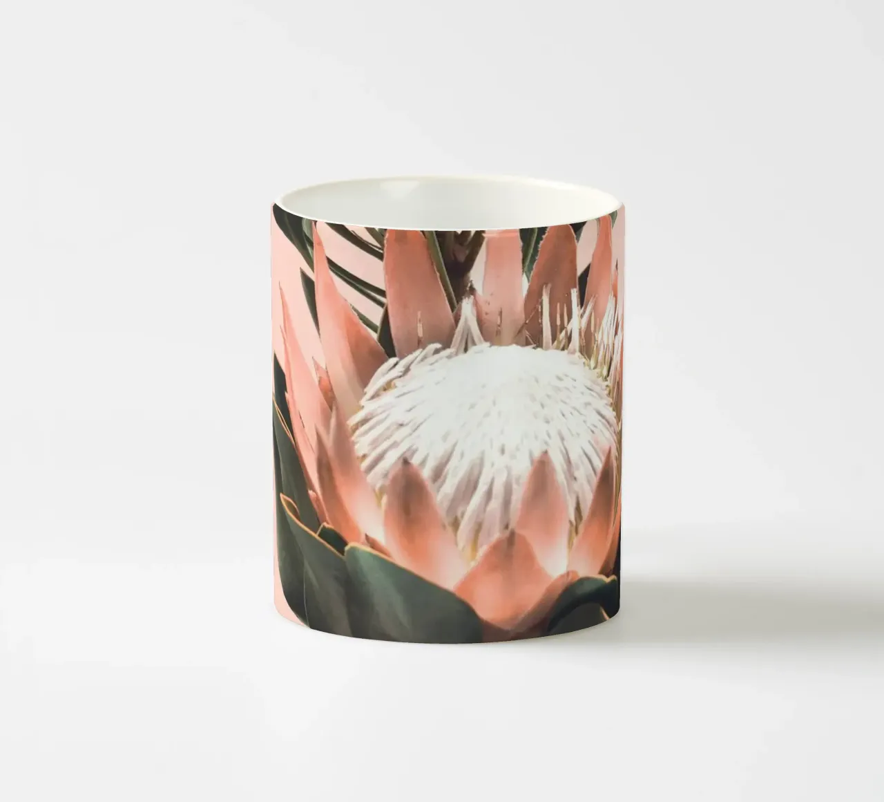 Protea bloemen - Botanisch fotokunstontwerp keramische mok van Whole©