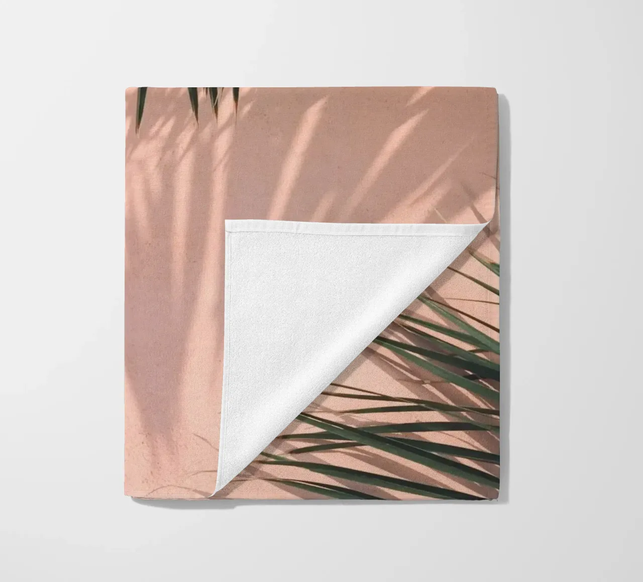 Palm Shadows - Design minimalista tropicale telo mare da Whole©