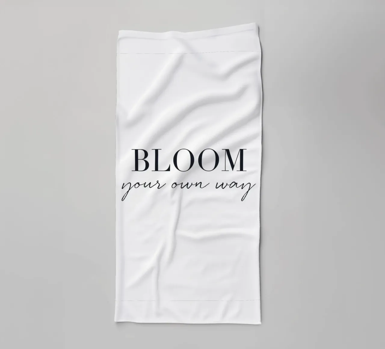 Bloom Your Way – Minimalistisches Typografie-Design Handtuch von Whole©