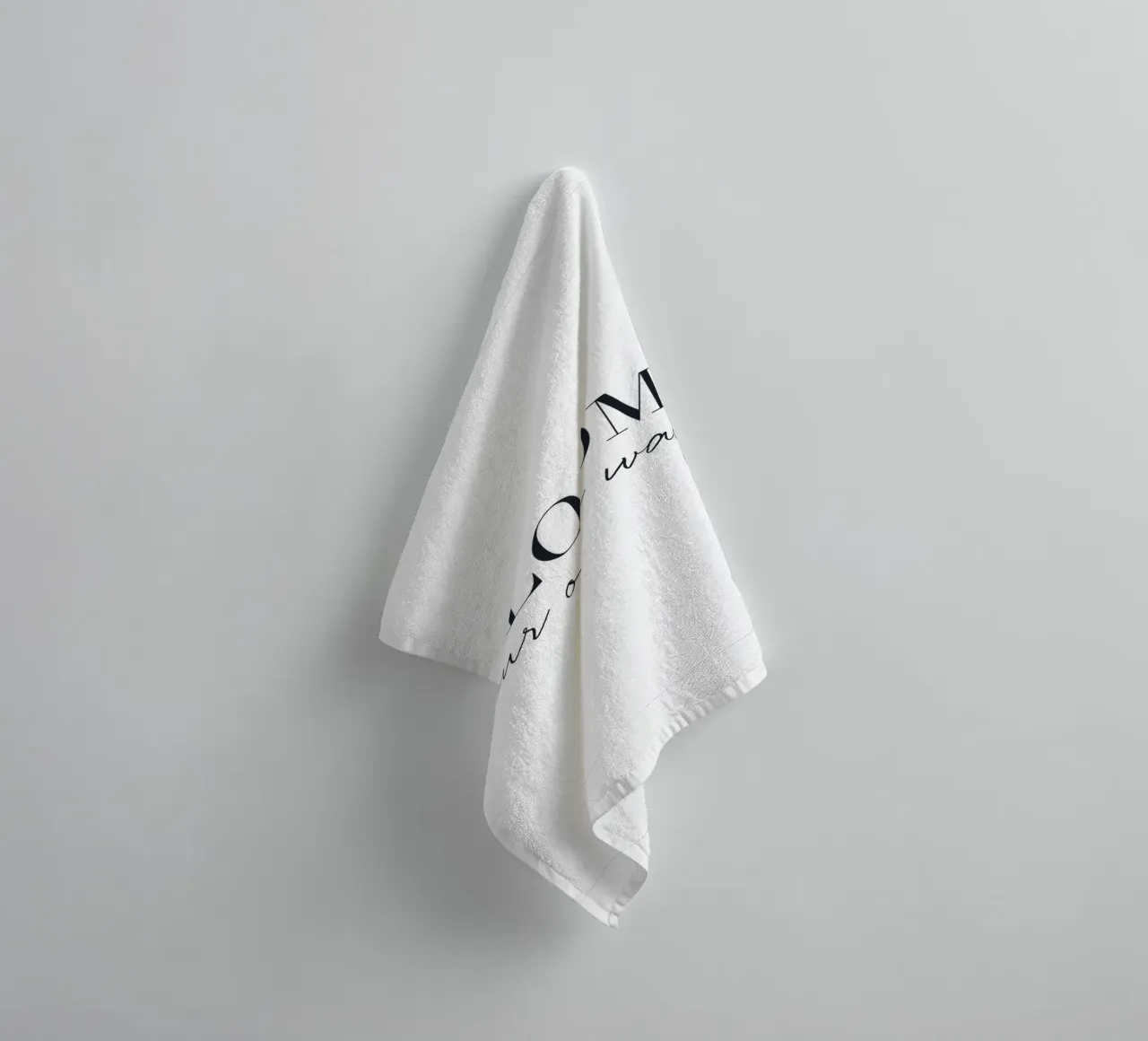 Bloom Your Way – Minimalistisches Typografie-Design Handtuch von Whole©