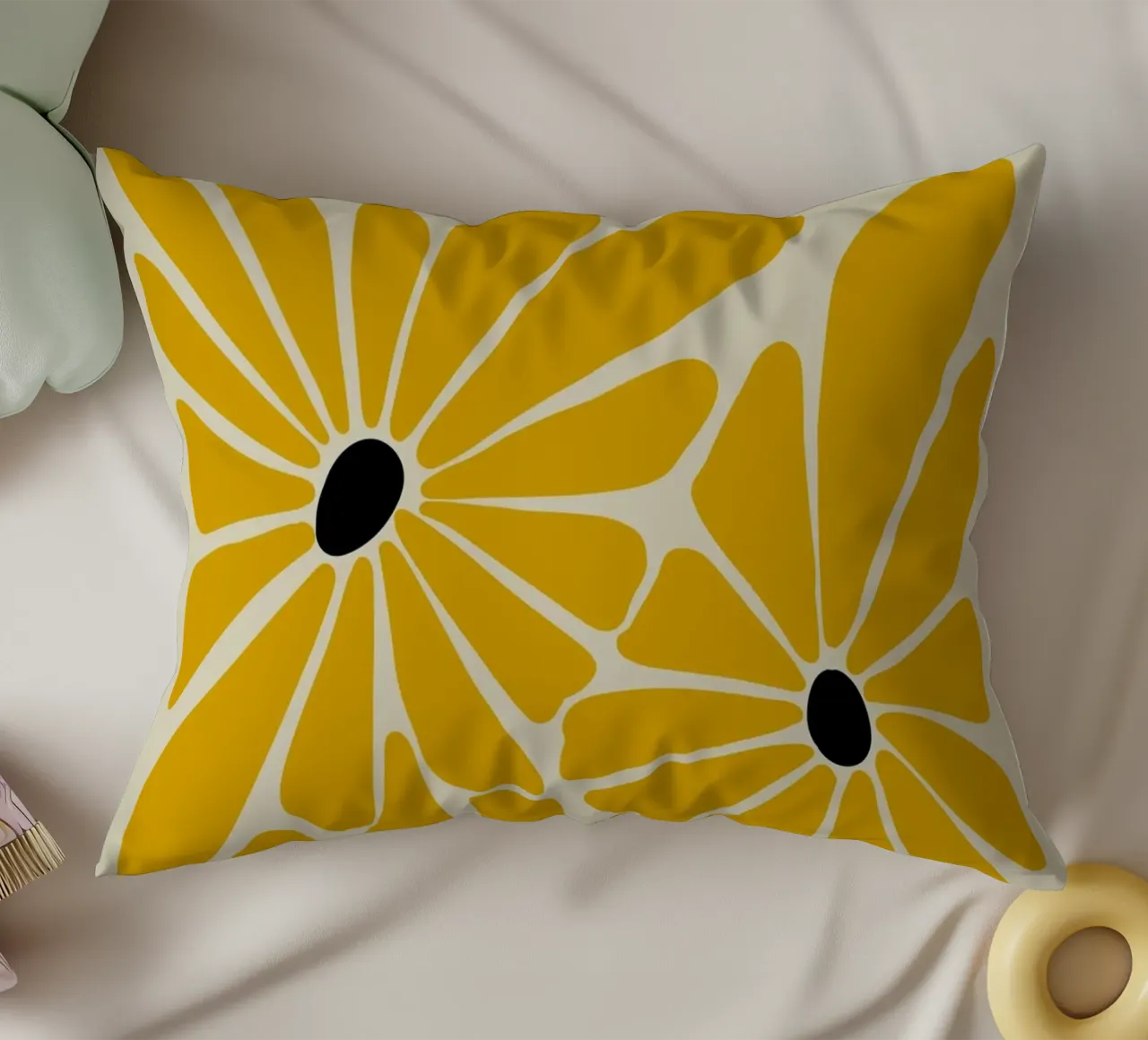 Yellow petals coussin de LisaArtes