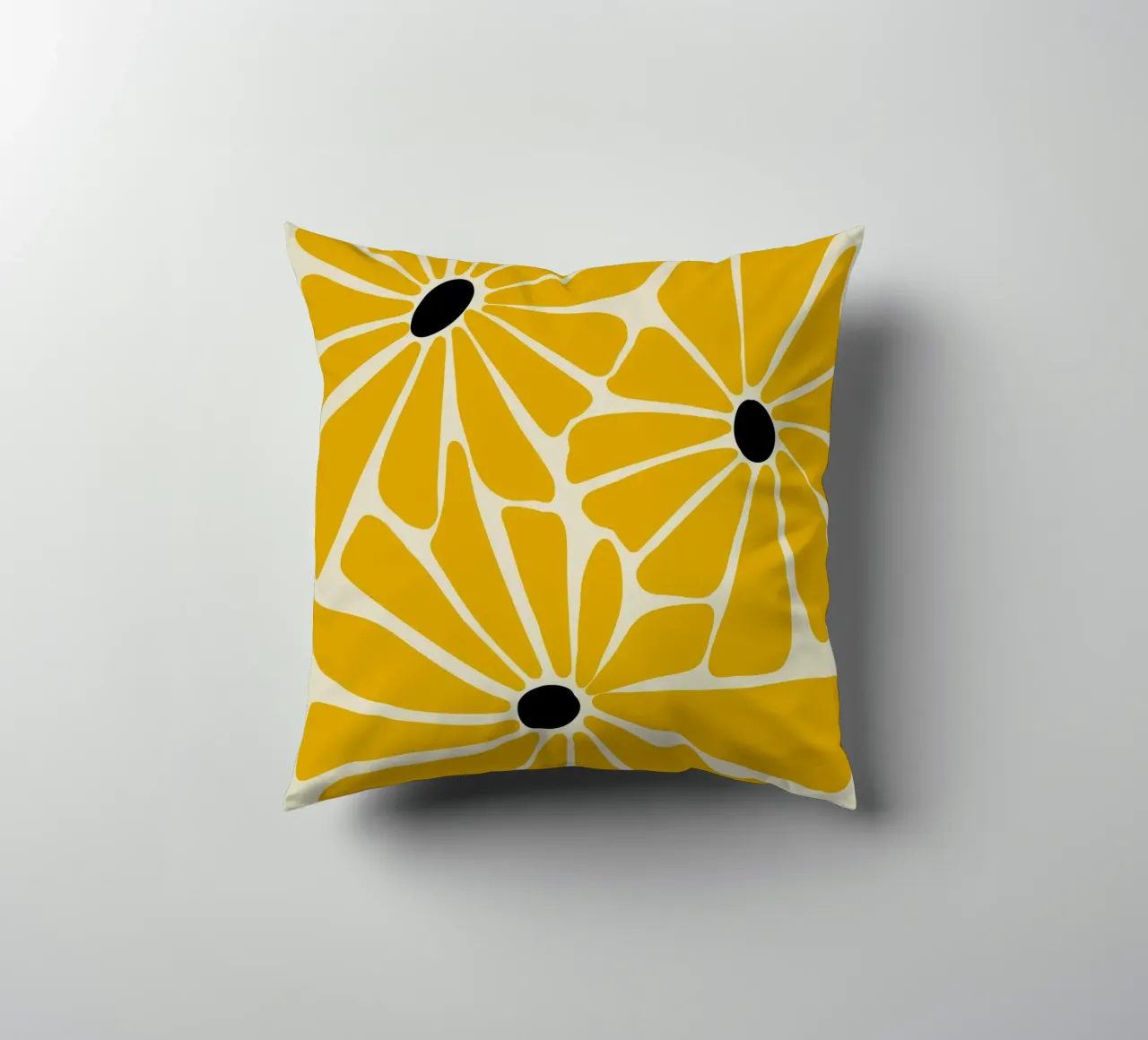Yellow petals coussin de LisaArtes