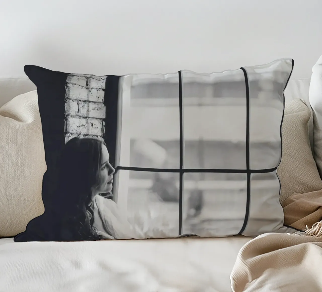 Silhouette riflessiva - Arte elegante in bianco e nero cuscino da Whole©