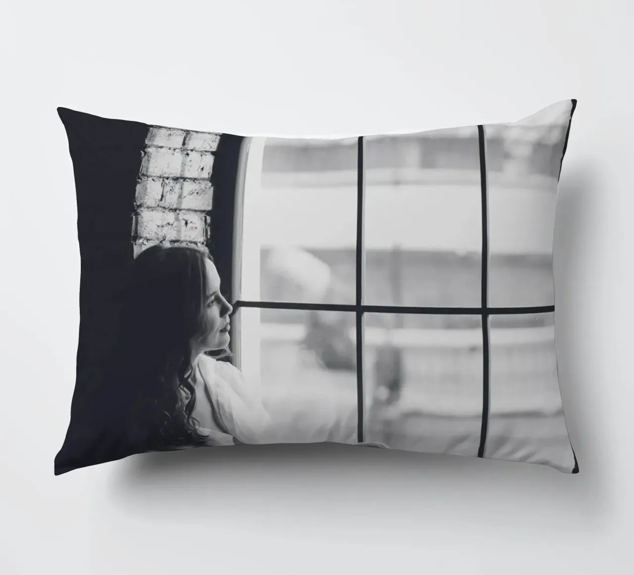 Silhouette riflessiva - Arte elegante in bianco e nero cuscino da Whole©